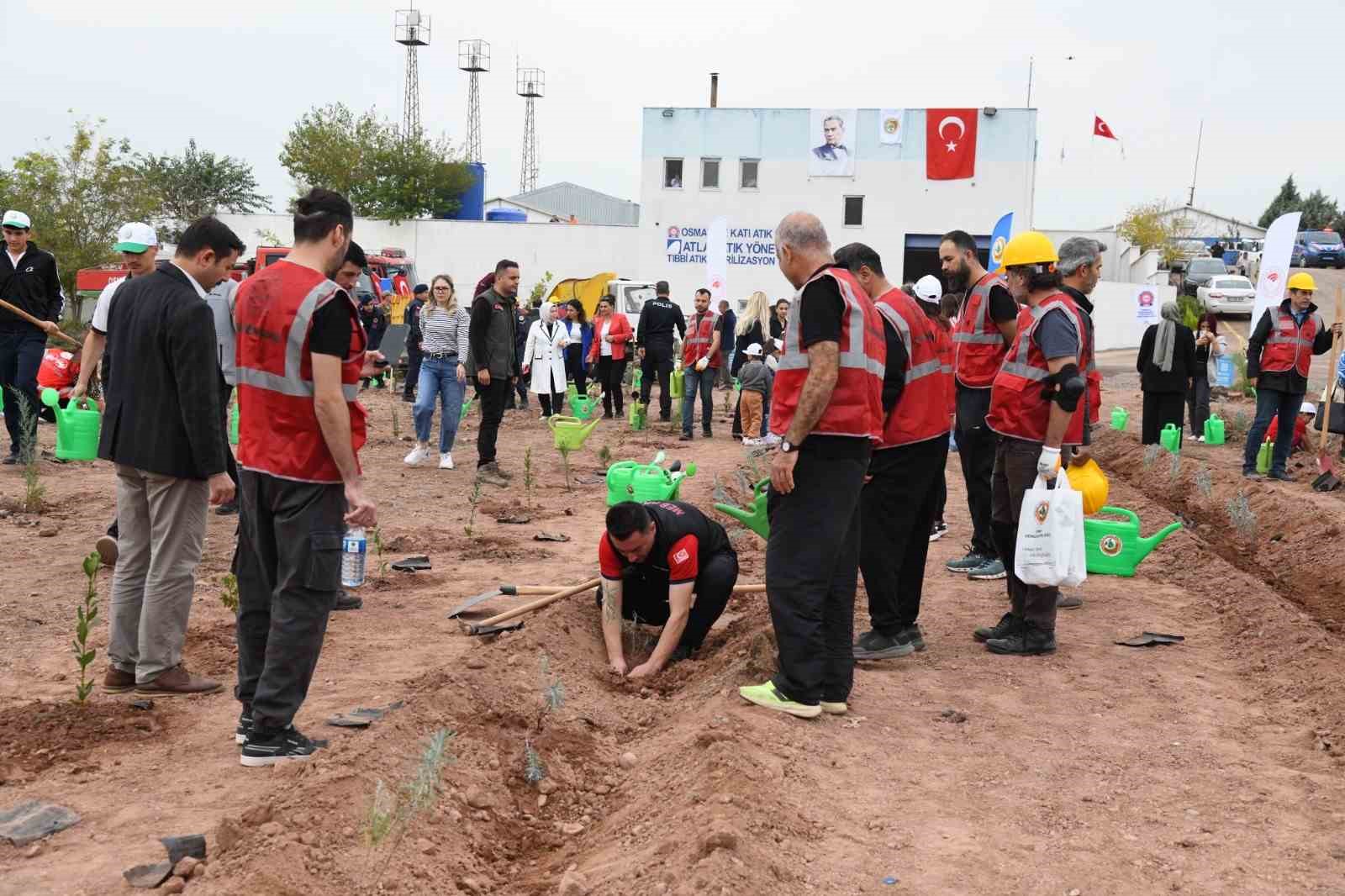 Osmaniye’de 11 Kasım Milli Ağaçlandırma Günü’nde fidanlar toprakla buluştu