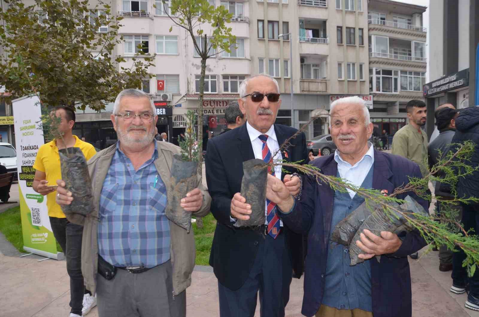 Bafra’da fidan dağıtımı
