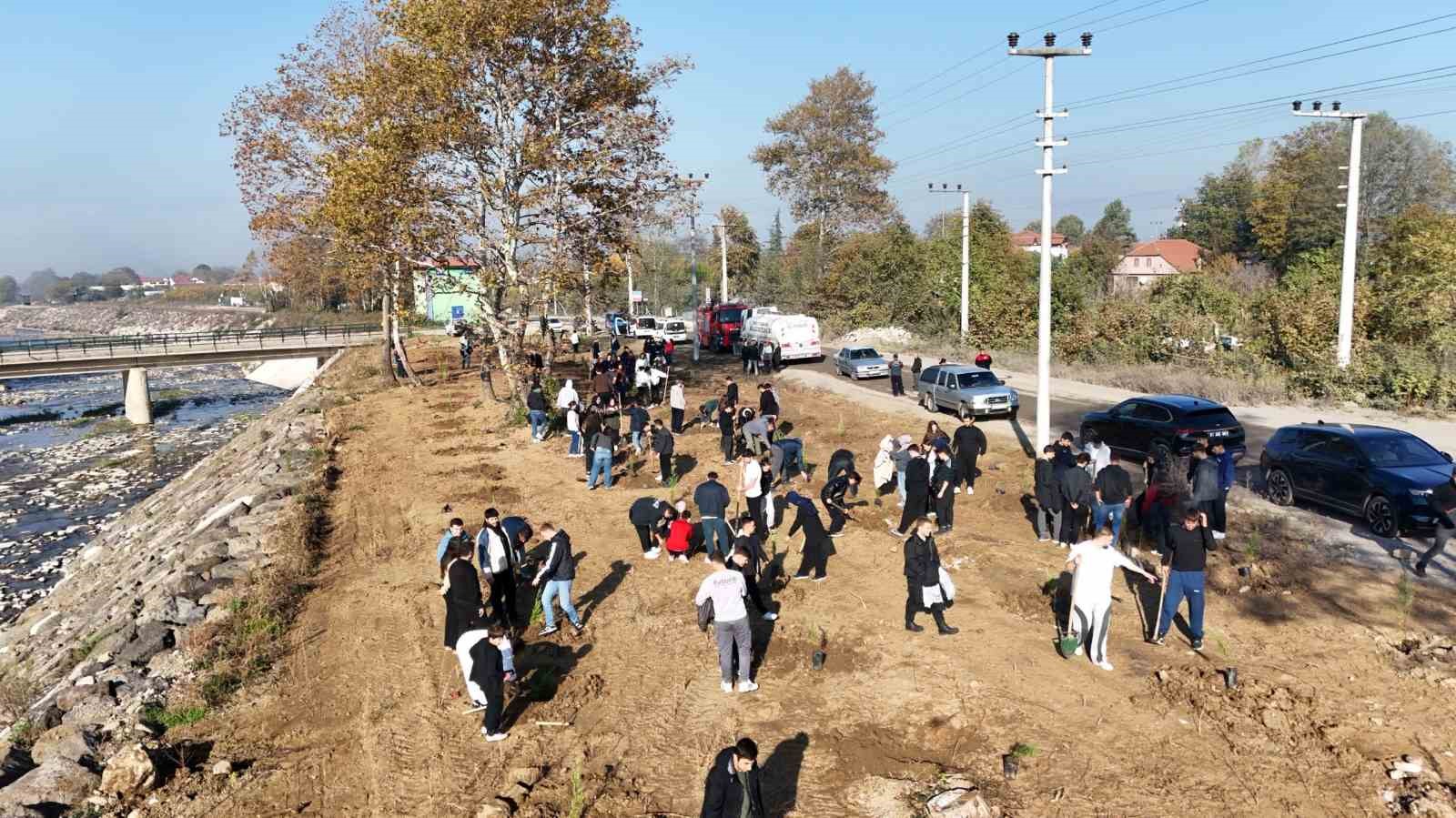 Düzce Üniversitesi’nden yeşil vatan için ağaçlandırma seferberliği