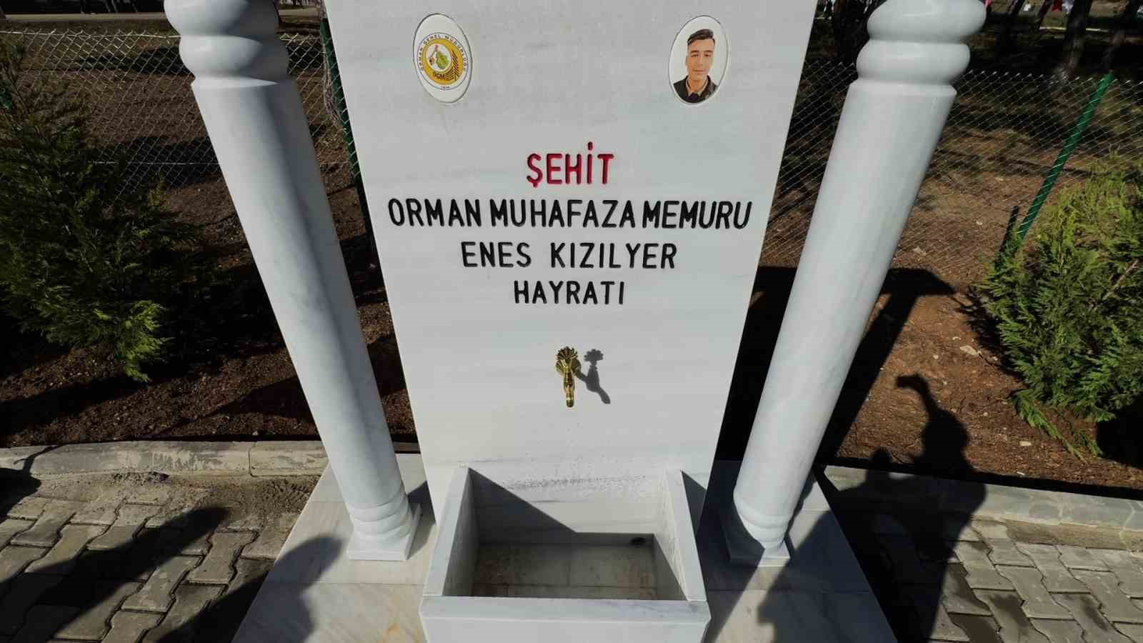 Şehit orman iş&ccedil;isi Enes Kızılyer anısına &ccedil;eşme a&ccedil;ılışı ve fidan dikimi yapıldı
