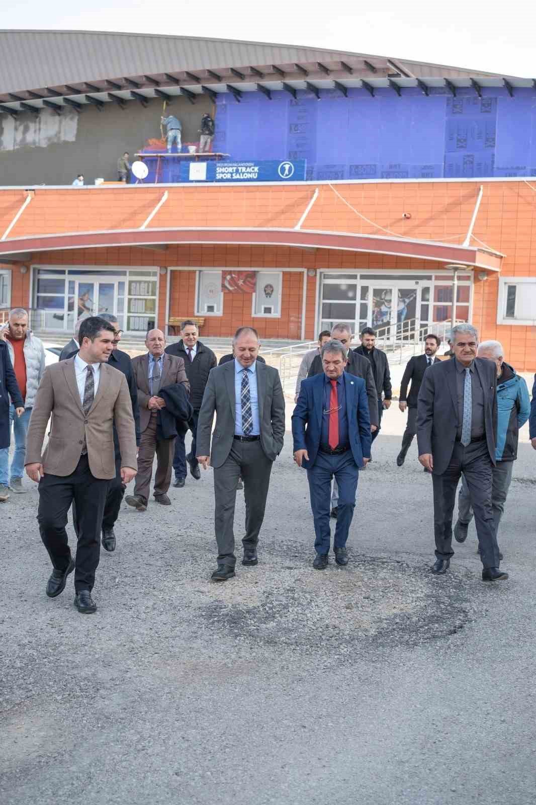 &Ccedil;akmur kurmaylarına tesisleri gezdi
