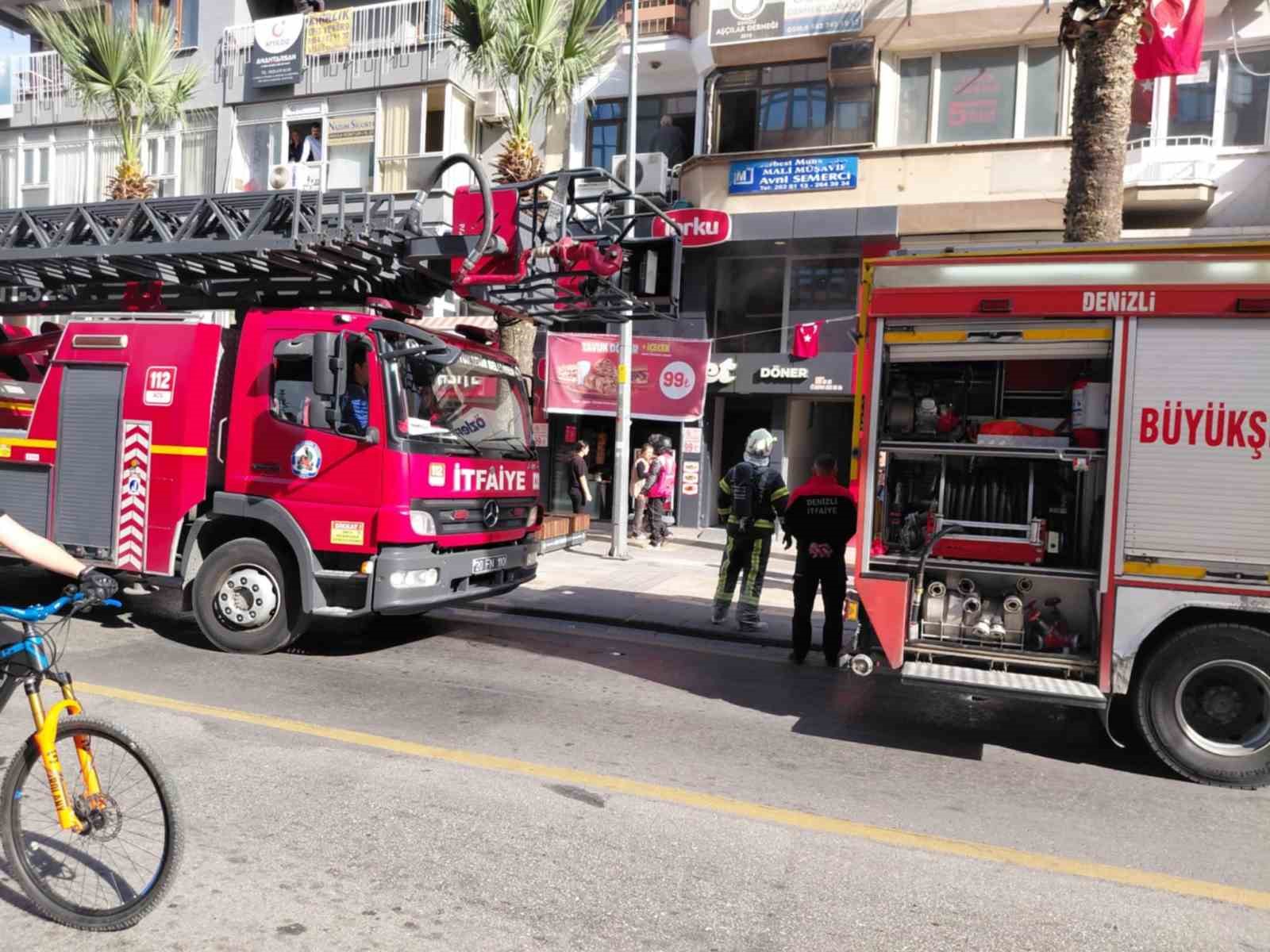 Dönercide çıkan yangın paniğe yol açtı