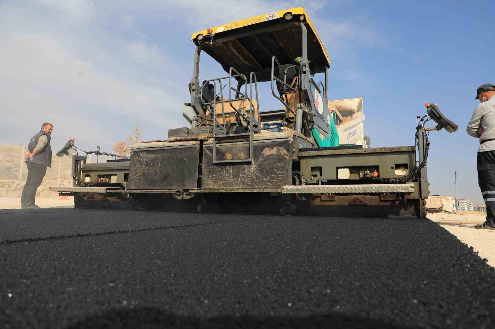 Elazığ’da yol yenileme çalışmaları devam ediyor