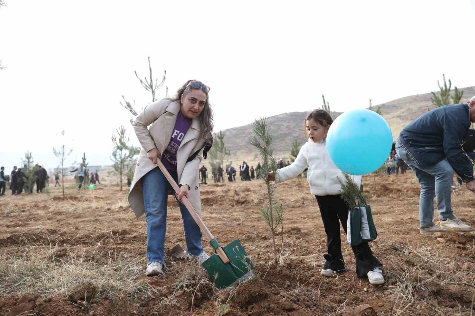 Muş’ta 20 bin fidan toprakla buluşturuldu