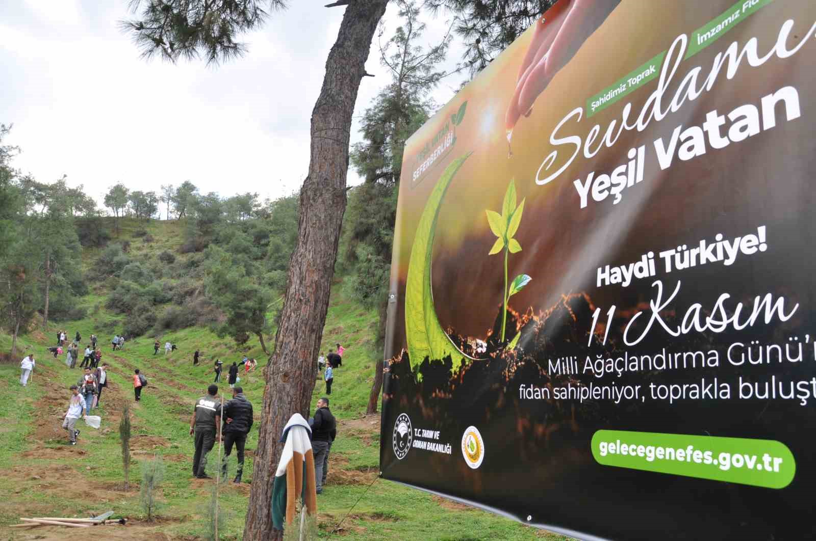 Milli Ağa&ccedil;landırma G&uuml;n&uuml;&rsquo;nde Salihli&rsquo;de 600 fidan toprakla buluştu
