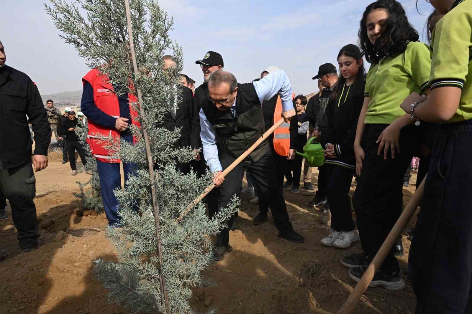 Malatya’da 733 bin fidan toprakla buluştu