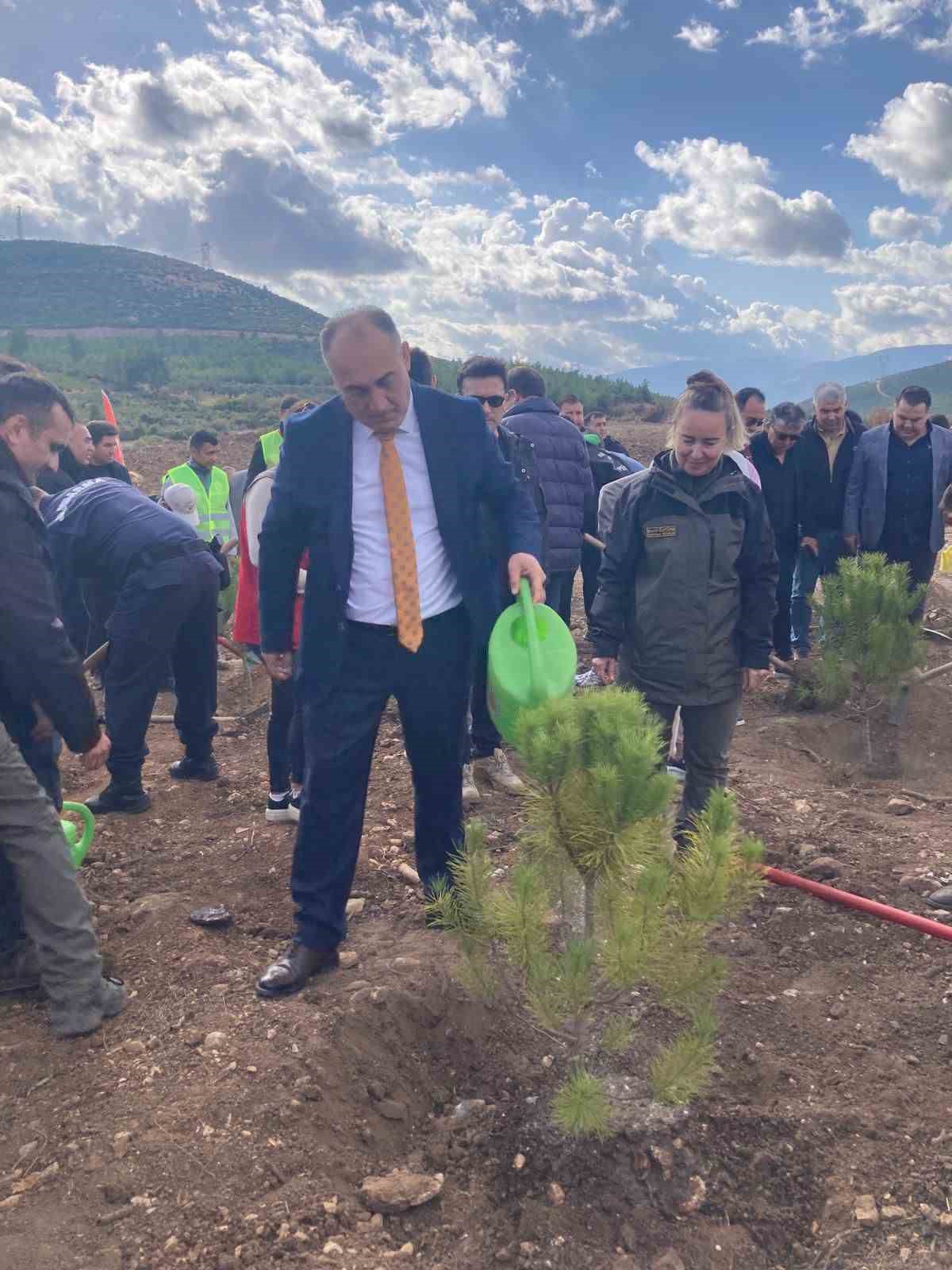 Yatağan&rsquo;da fidanlar geleceğe nefes oldu
