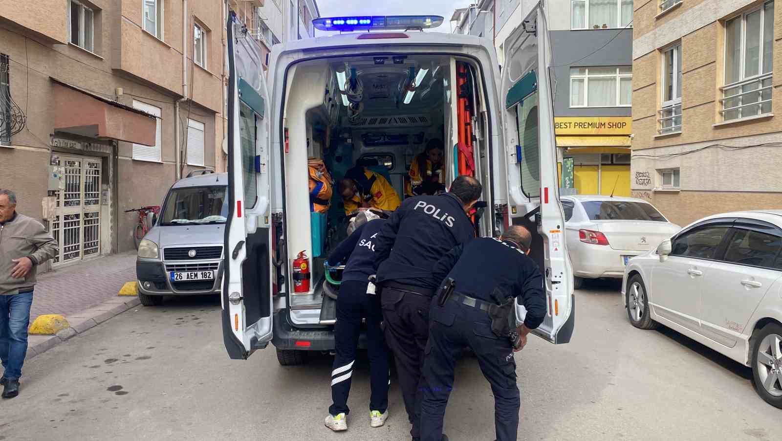 Bı&ccedil;akla yaralanıp 112&rsquo;yi arayan şahıs: "Benim i&ccedil;in zahmet etmeyin"
