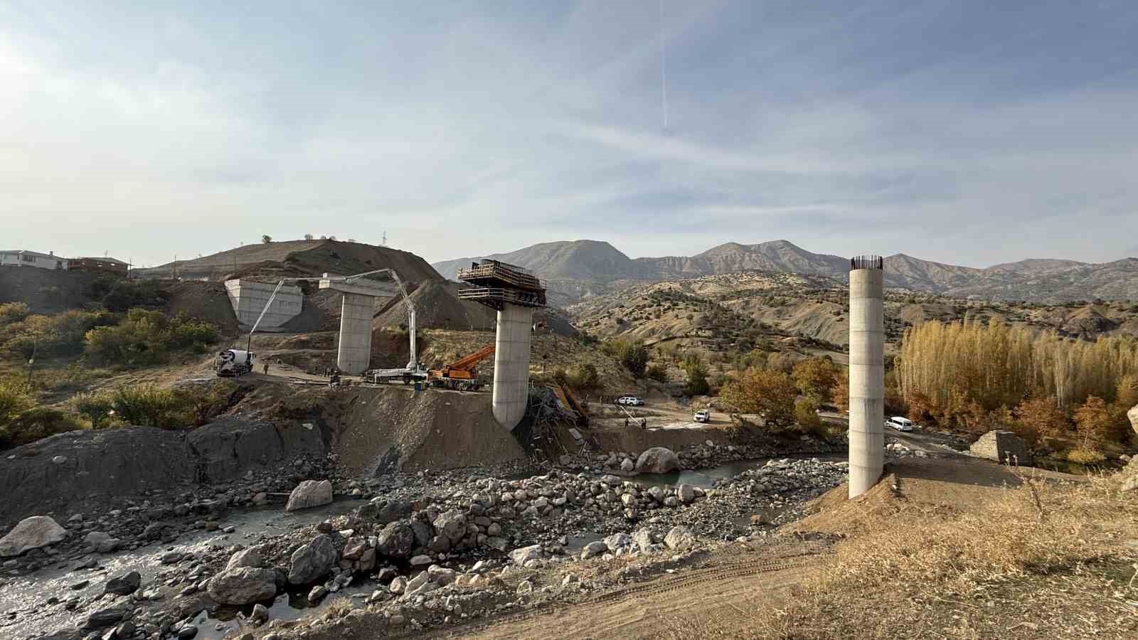 Diyarbakır’da viyadük inşaatı iskelesinde çökme: 3 ölü, 2 yaralı
