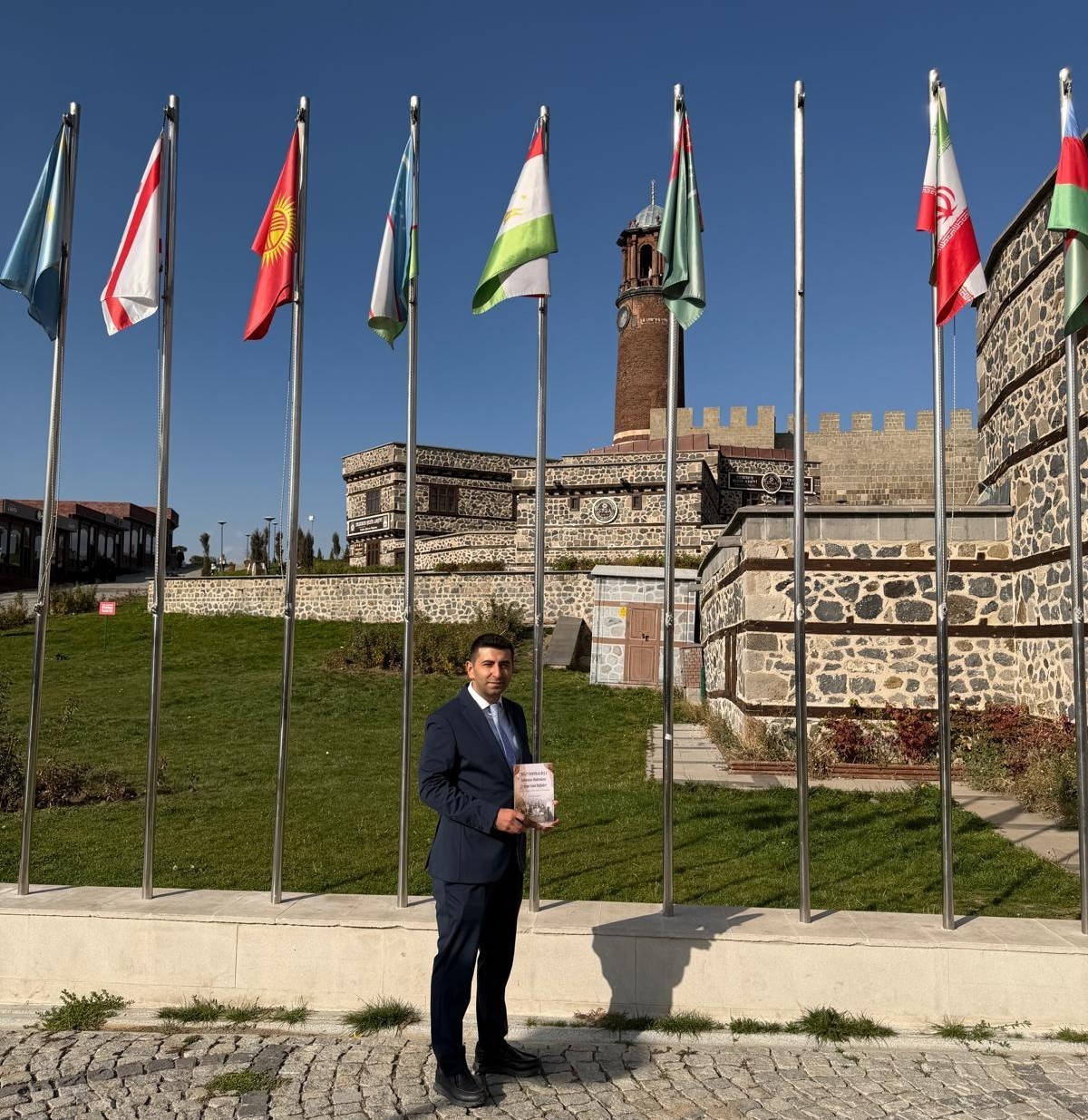 Erzurum d&uuml;ğ&uuml;nlerini kitaplaştırdı
