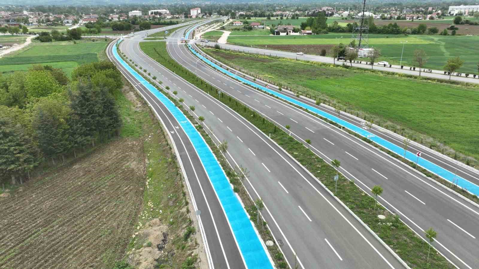 Bakan Uraloğlu: "38 kilometrelik bisiklet yolunun yapım &ccedil;alışmalarına devam ediyoruz"
