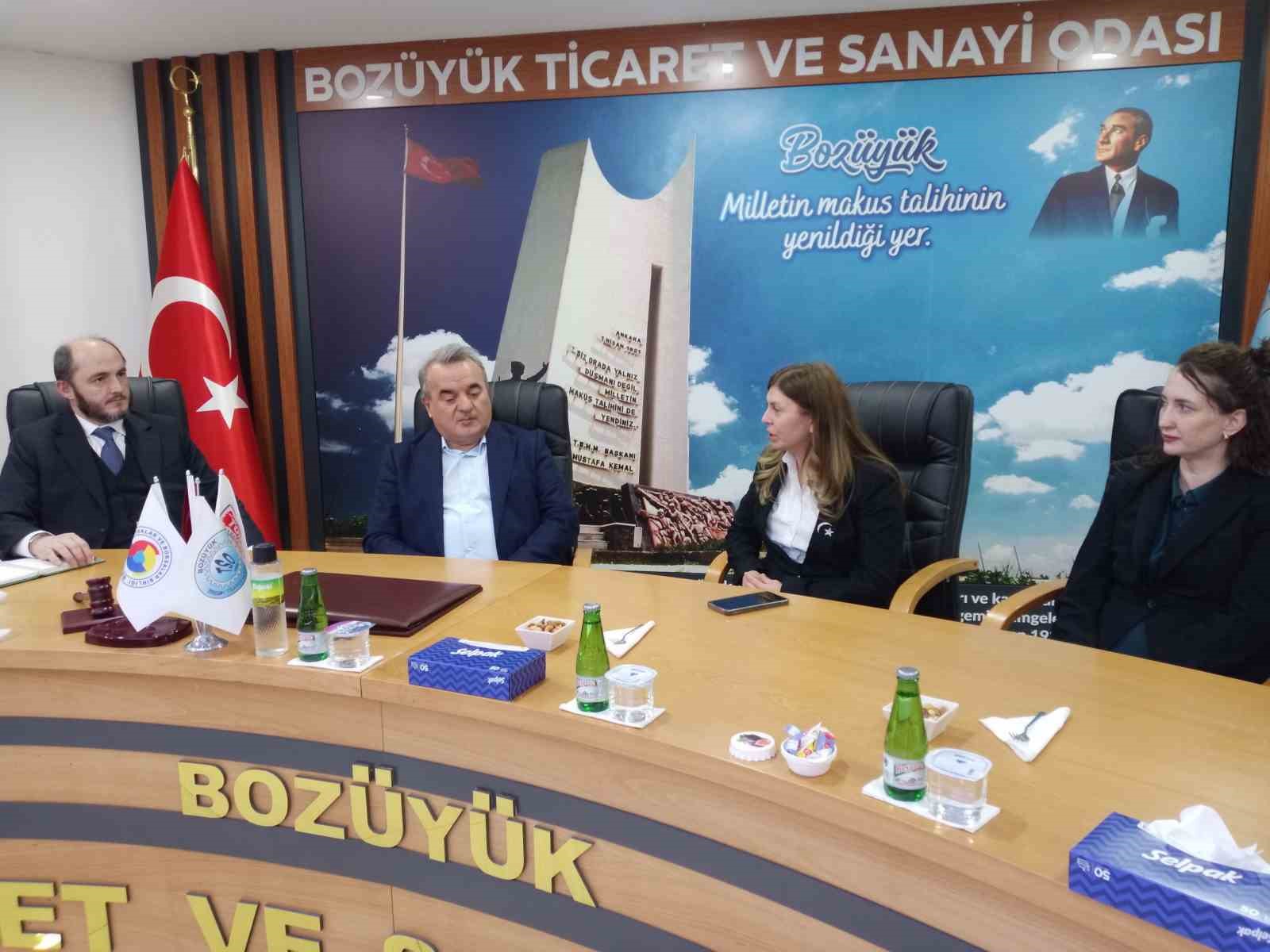 Gümrük Müdürlüğü’nün Bozüyük’te kuruluşunun 1. yıl dönümü kutlandı 3 Gümrük Müdürlüğü’nün Bozüyük’te kuruluşunun 1. yıl dönümü kutlandı