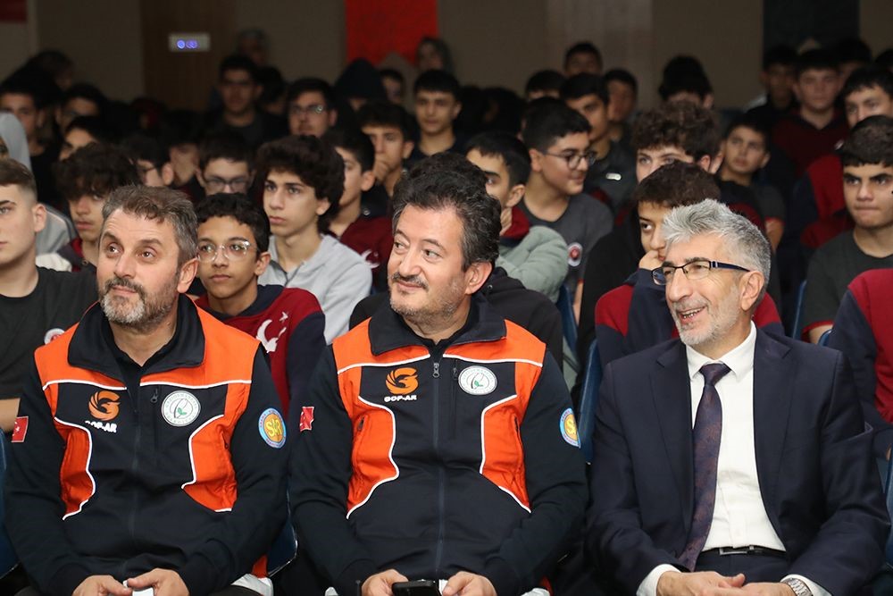 Gaziosmanpaşa Belediyesi, öğrencilere afet bilinci aşılıyor

