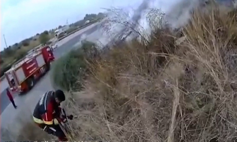 Adana-Mersin otoyolunda kontrolden çıkan otomobil alev aldı