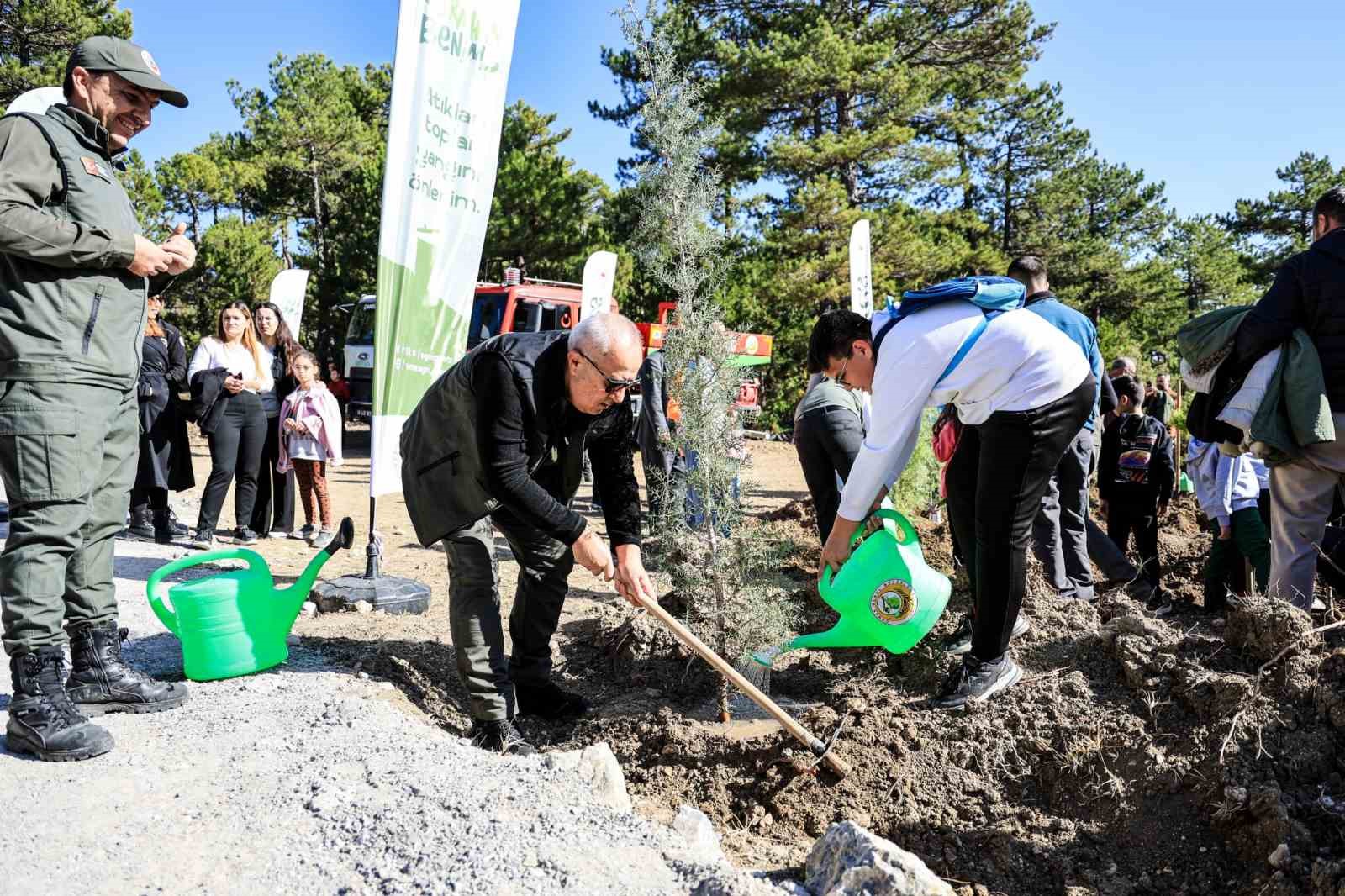 Çameli’de 11 Kasım Milli Ağaçlandırma Günü kapsamında fidanlar toprakla buluştu