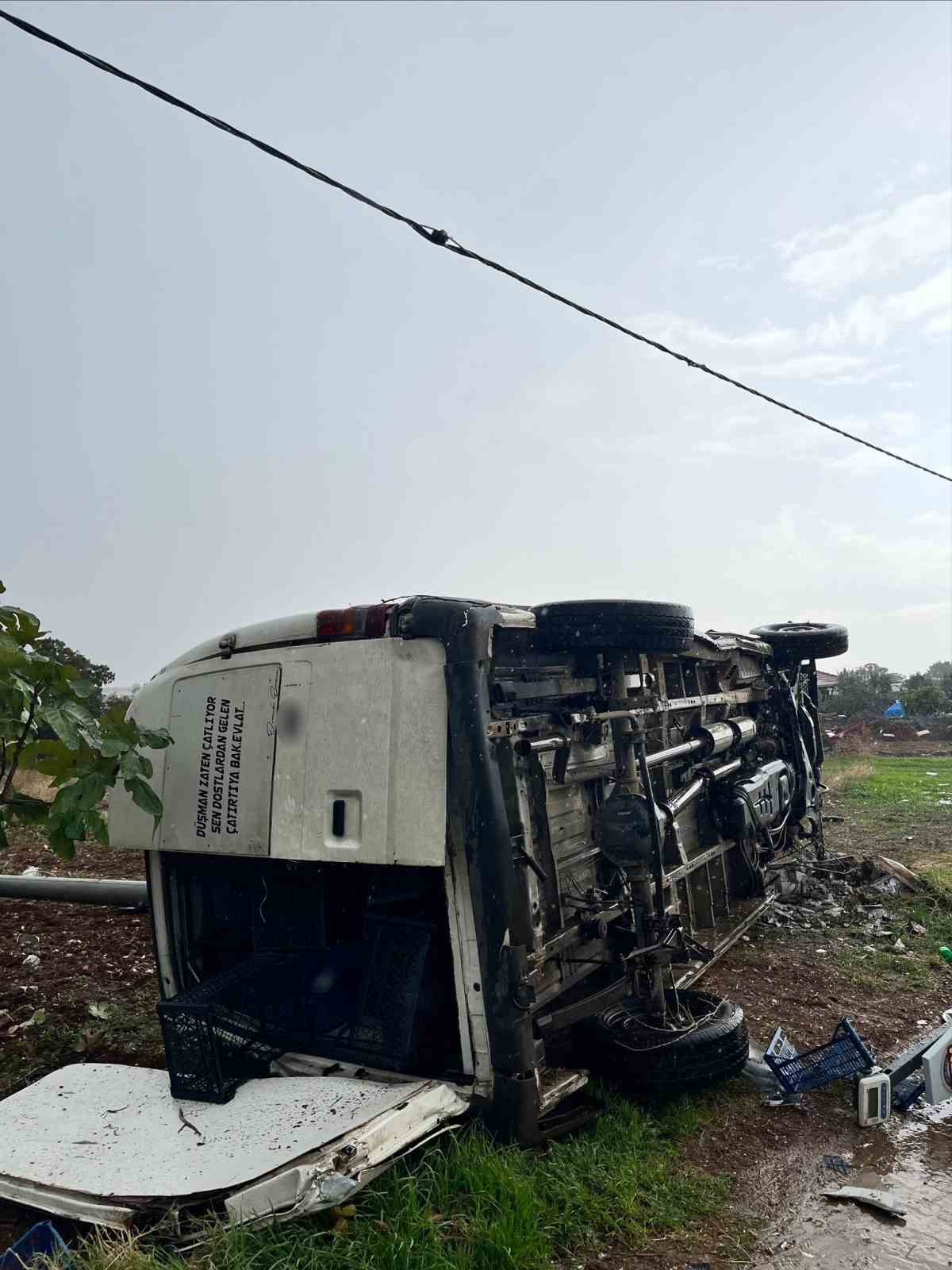 Manisa’da kamyonet devrildi: 1 ölü, 1 yaralı