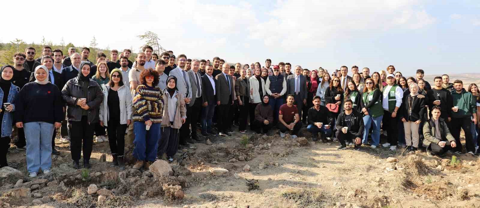 NEÜ’de Milli Ağaçlandırma Günü’nde fidanlar toprakla buluştu