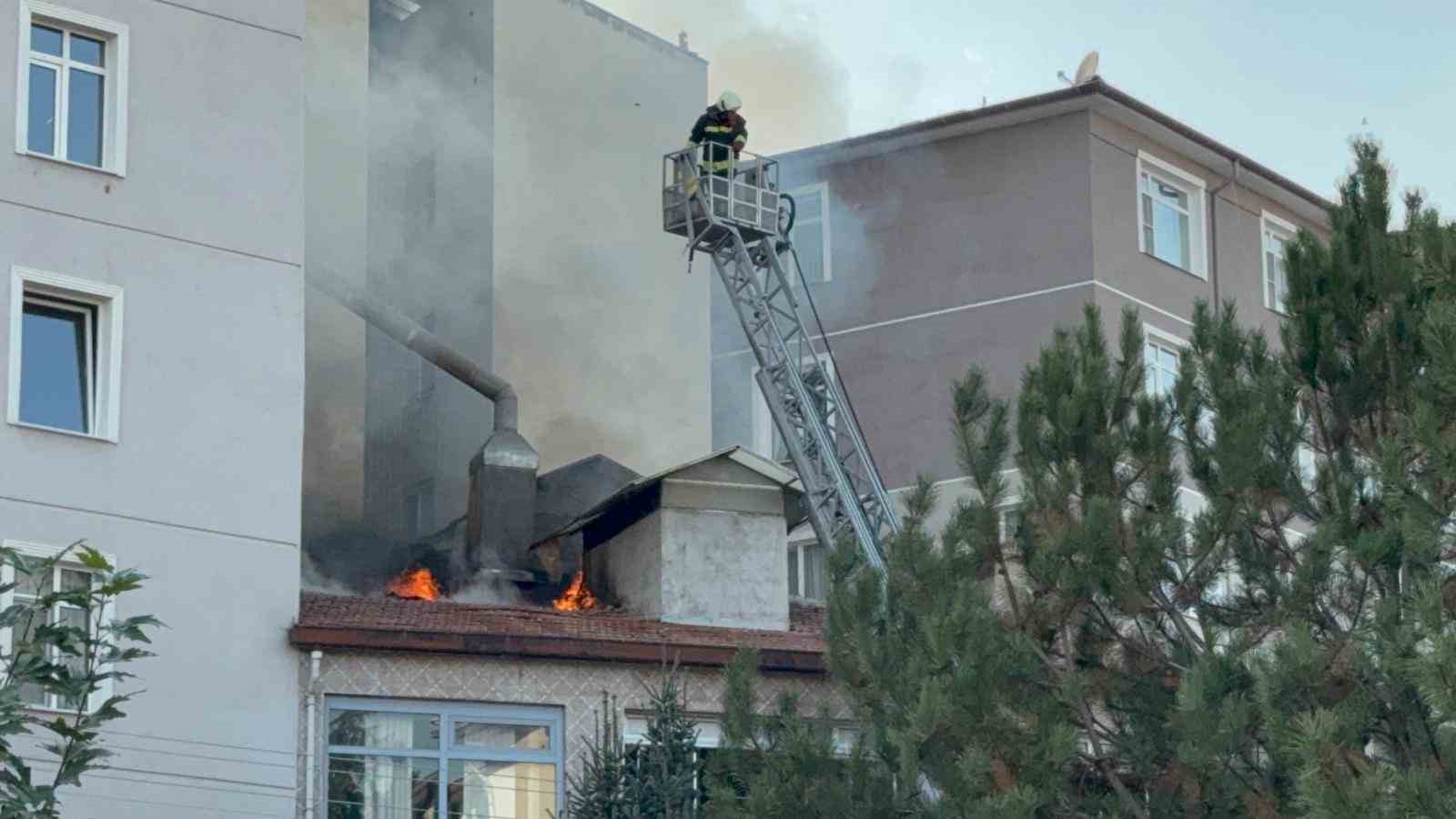 Ereğli’de iş hanının çatısında yangın paniği