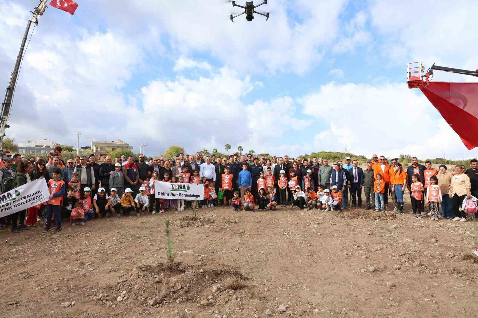 Didim’de fidanlar toprakla buluşturuldu