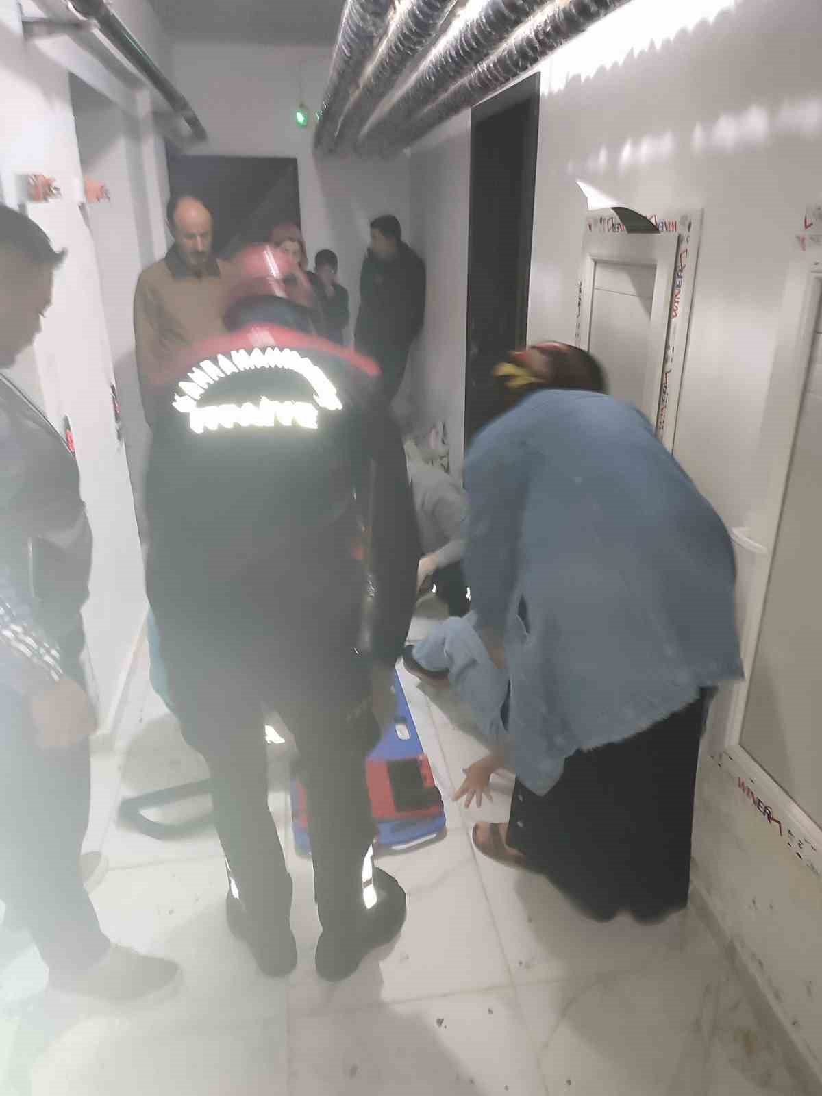 Asansör 6. kattan yere çakıldı: 1 yaralı
