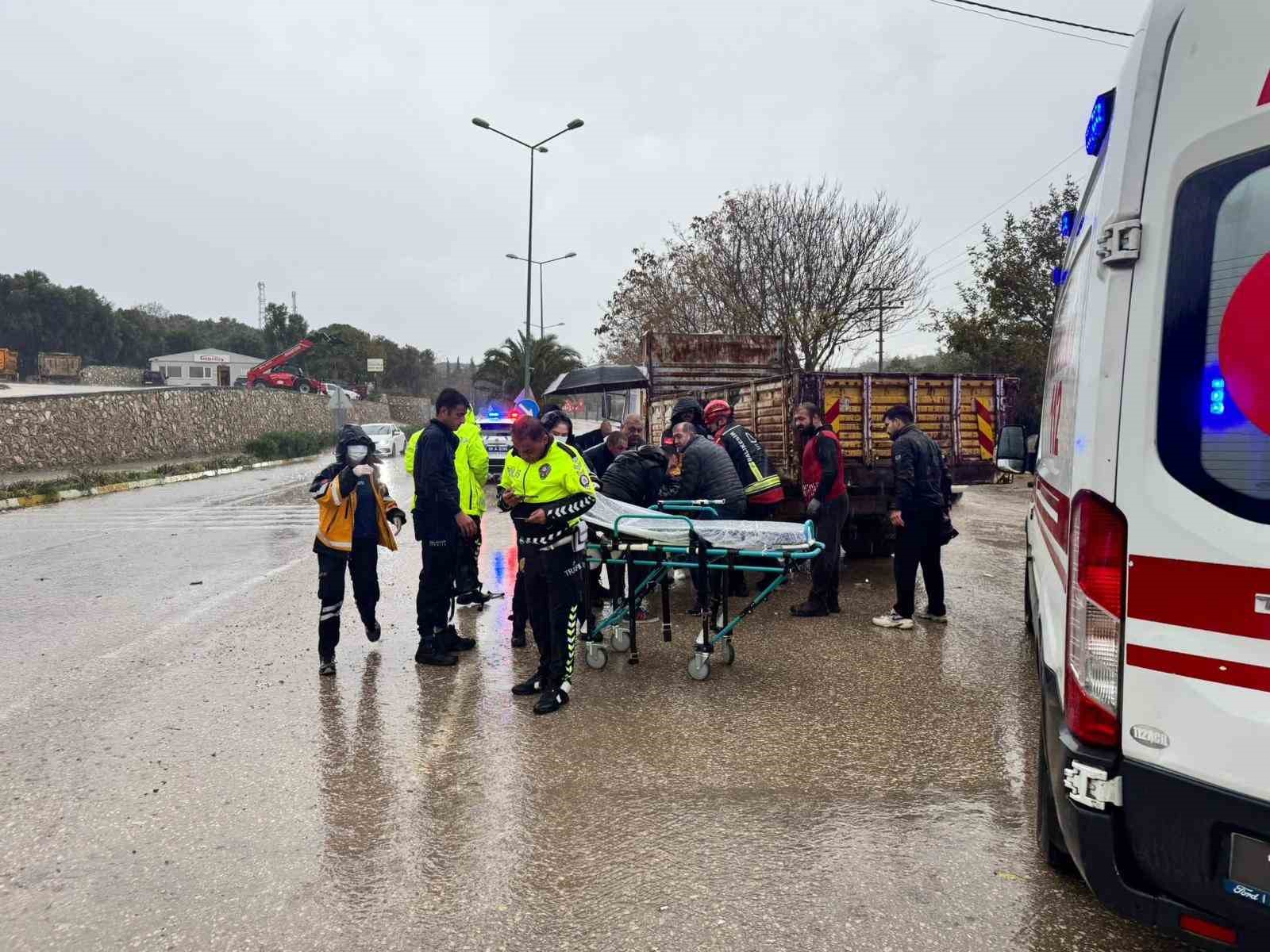 Erdek’te kamyon ile motosiklet çarpıştı: 1 yaralı