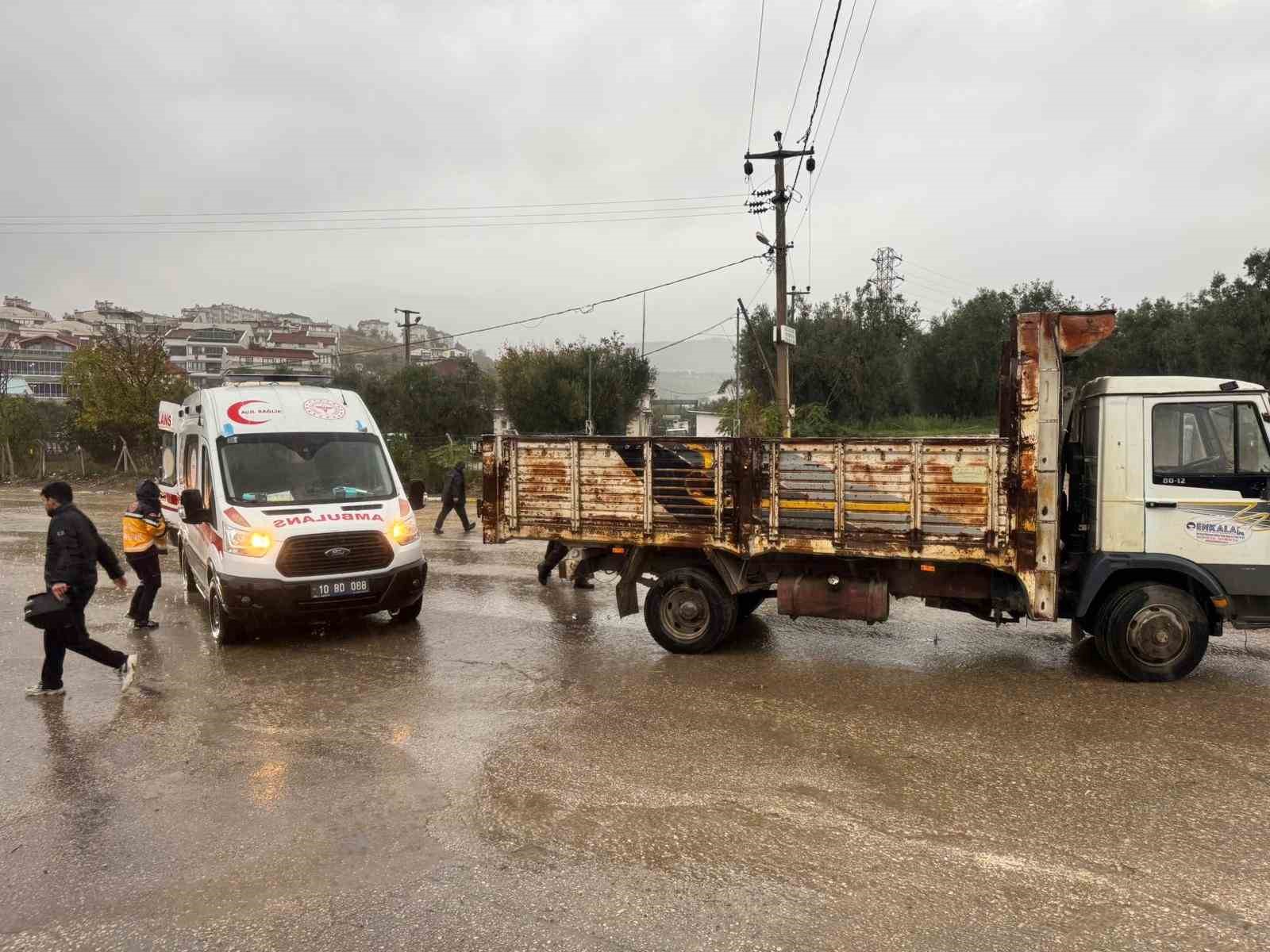 Erdek’te kamyon ile motosiklet çarpıştı: 1 yaralı