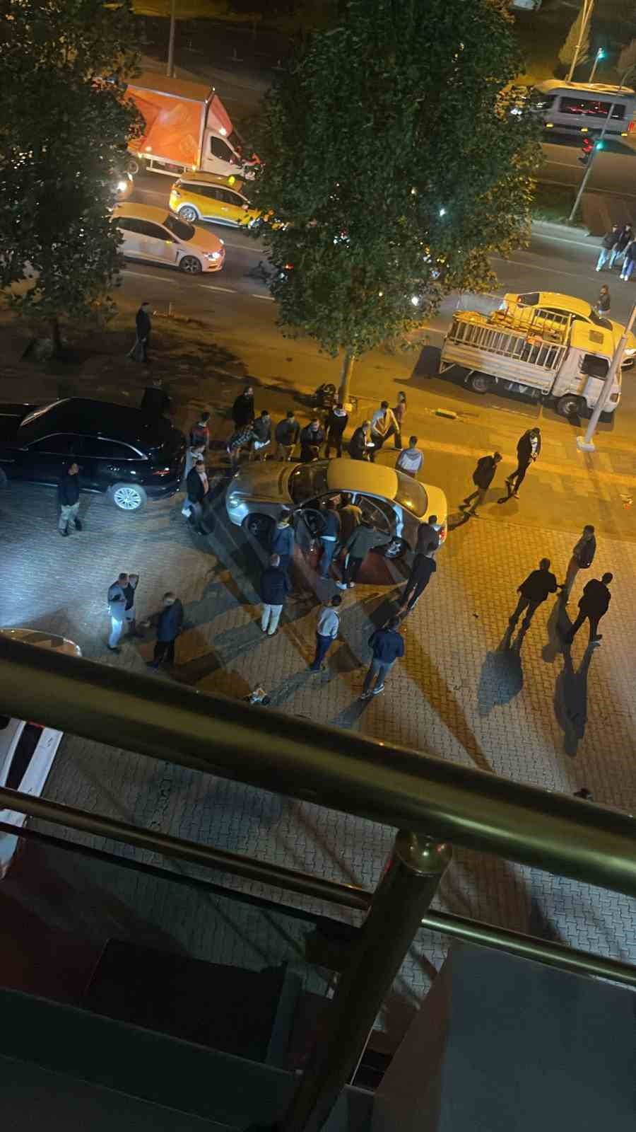 Aracına binerken silahlı saldırıya uğradı: 1 &ouml;l&uuml;
