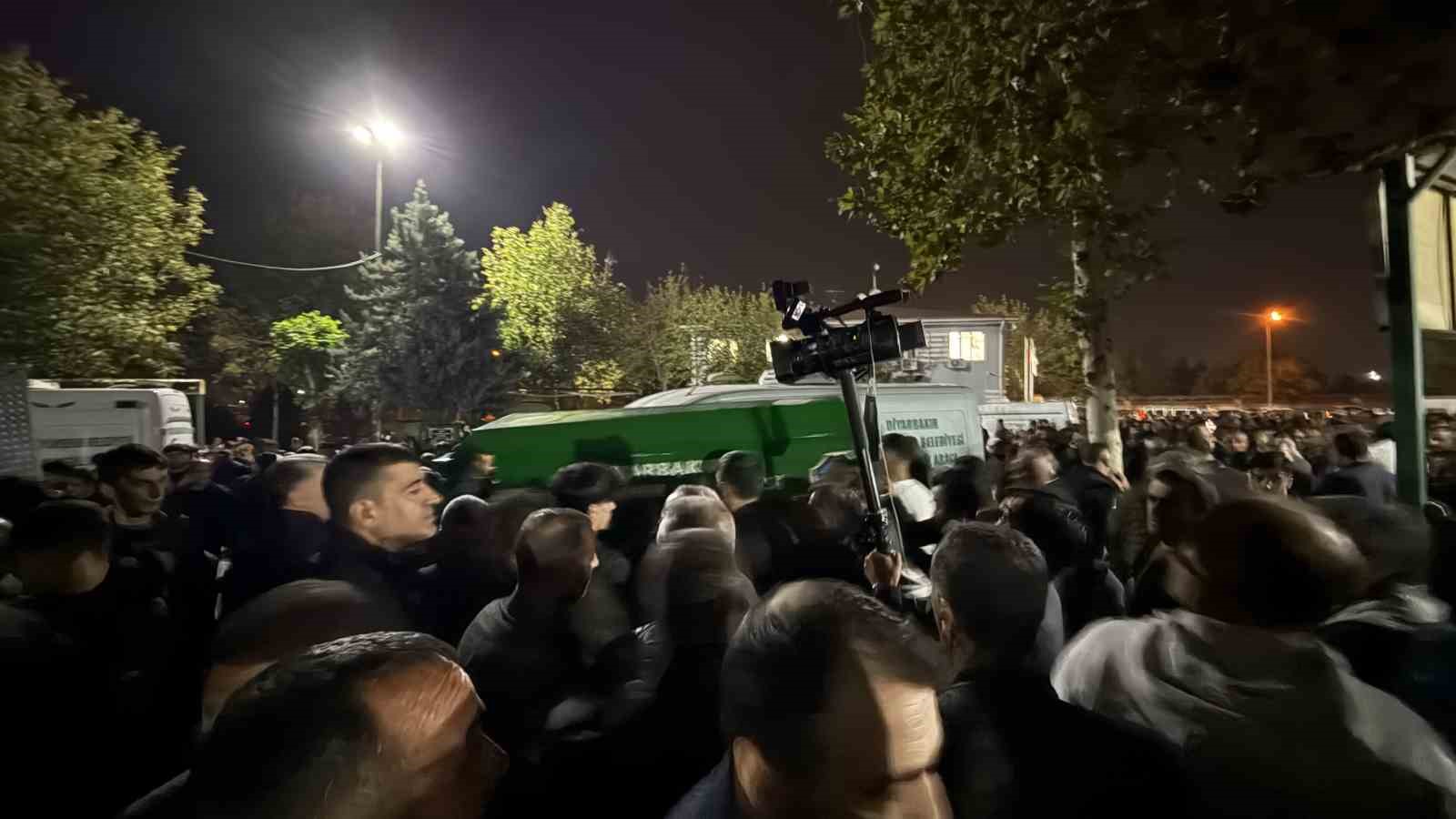 Diyarbakır’da viyadük inşaatı kazasında hayatını kaybeden 4 kişi defnedildi