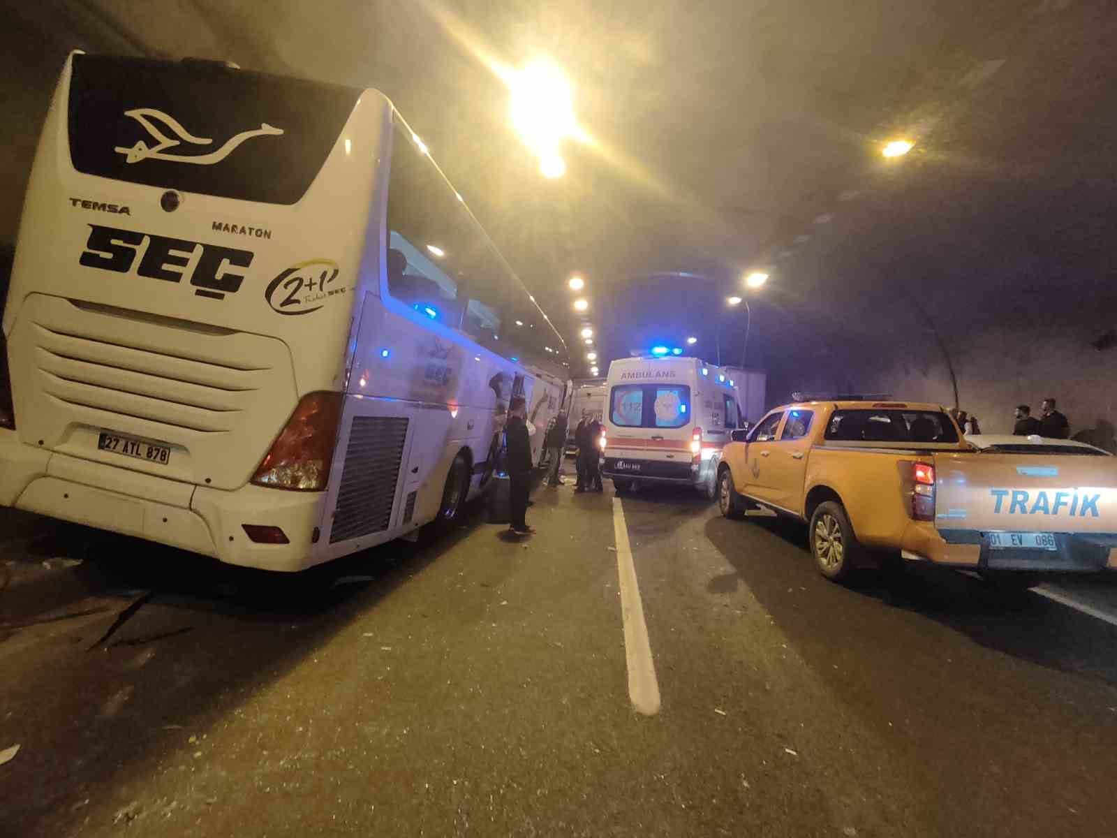 Osmaniye’de otobüs ile tır çarpıştı: 5 yaralı