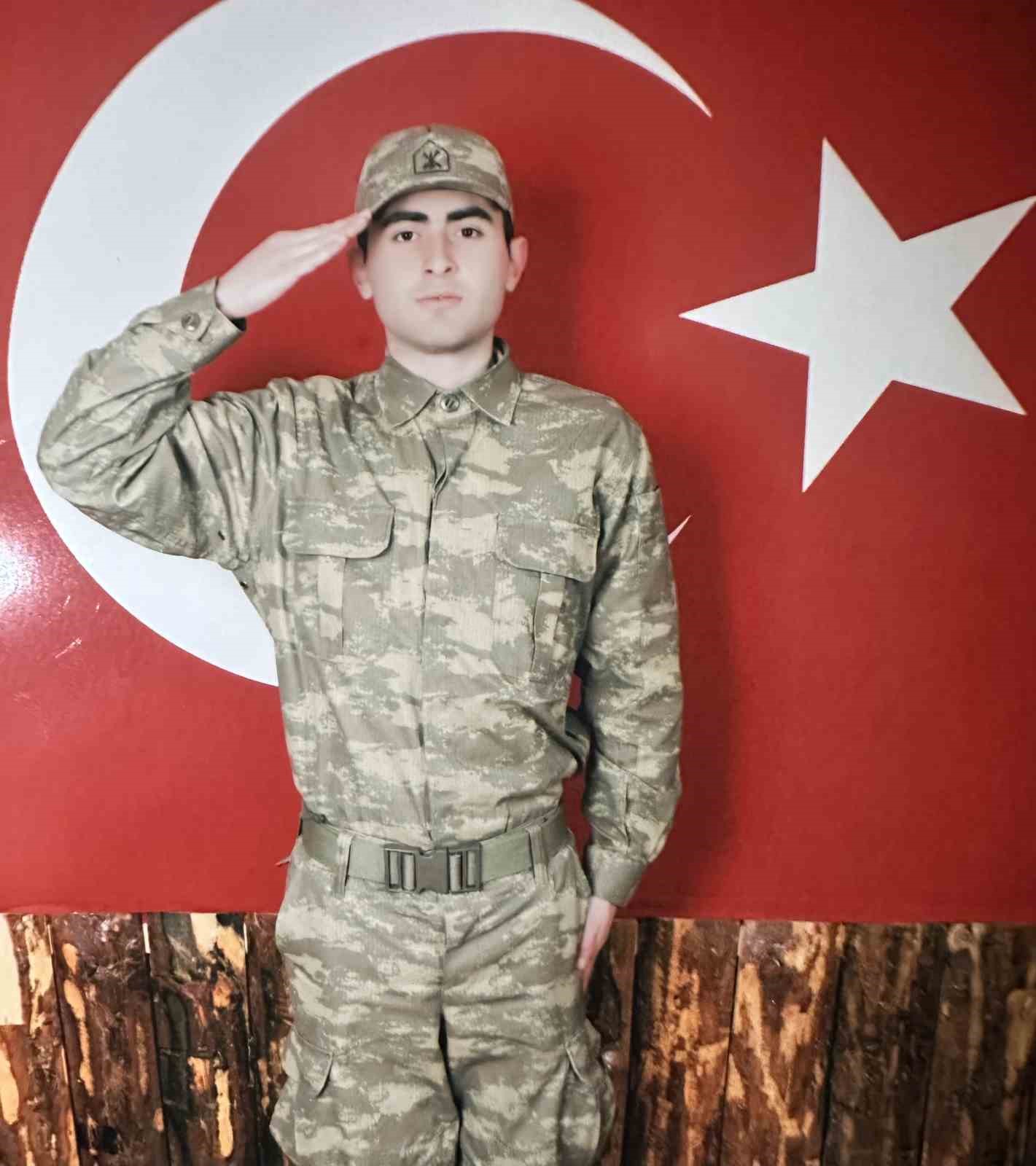 Samsunlu şehidin baba evine Türk bayrağı asıldı
