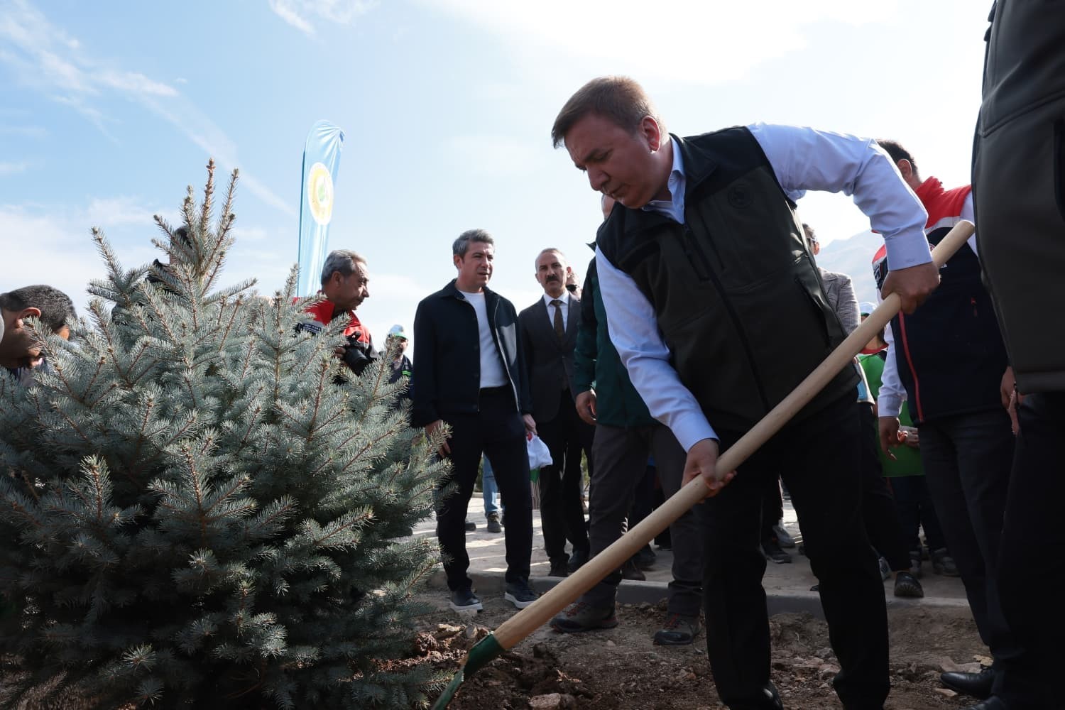 Erzincan&rsquo;da 14 bin fidan toprakla buluştu
