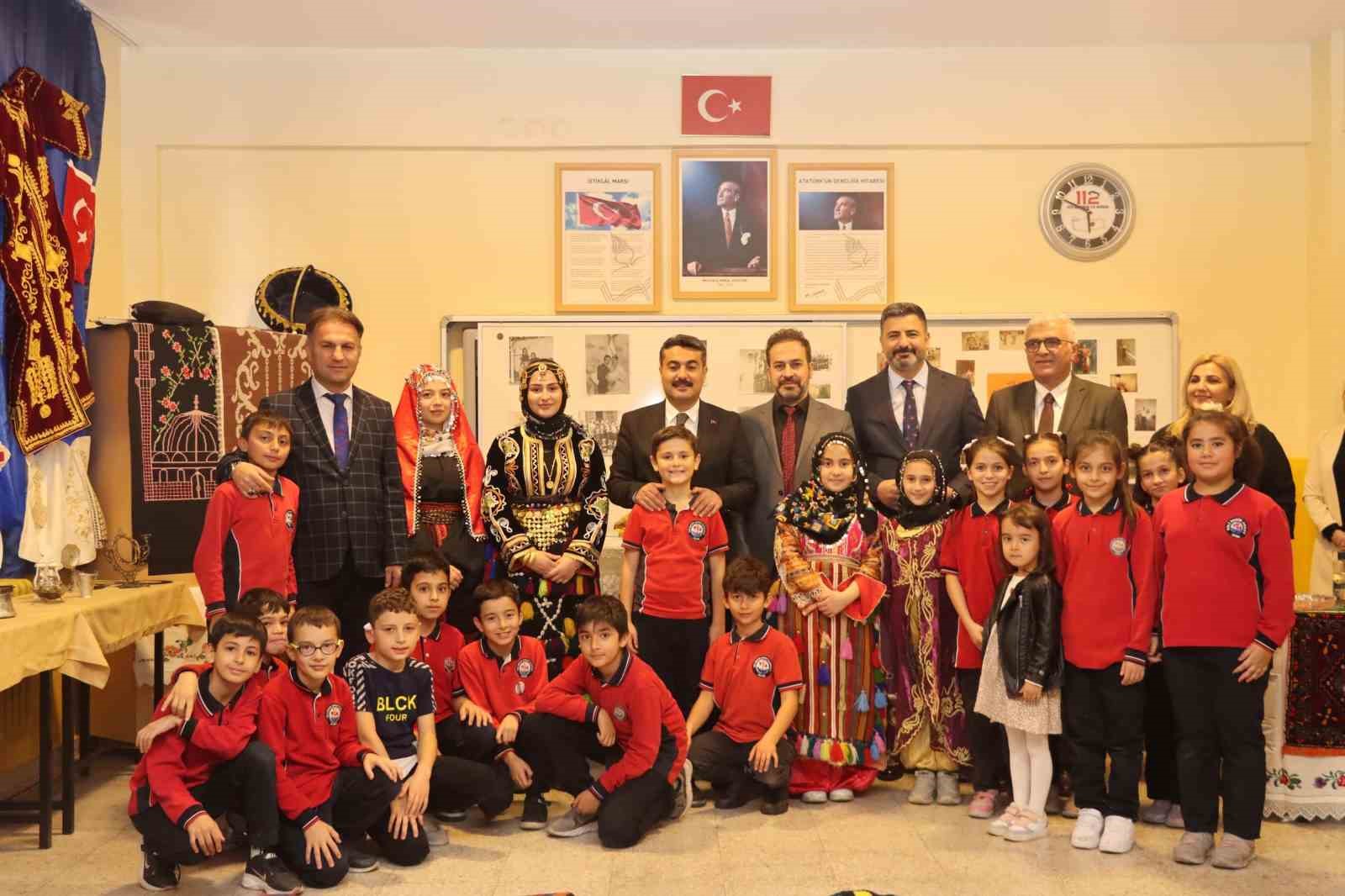 İlkokul öğrencileri Türk kültürünü tanıttı