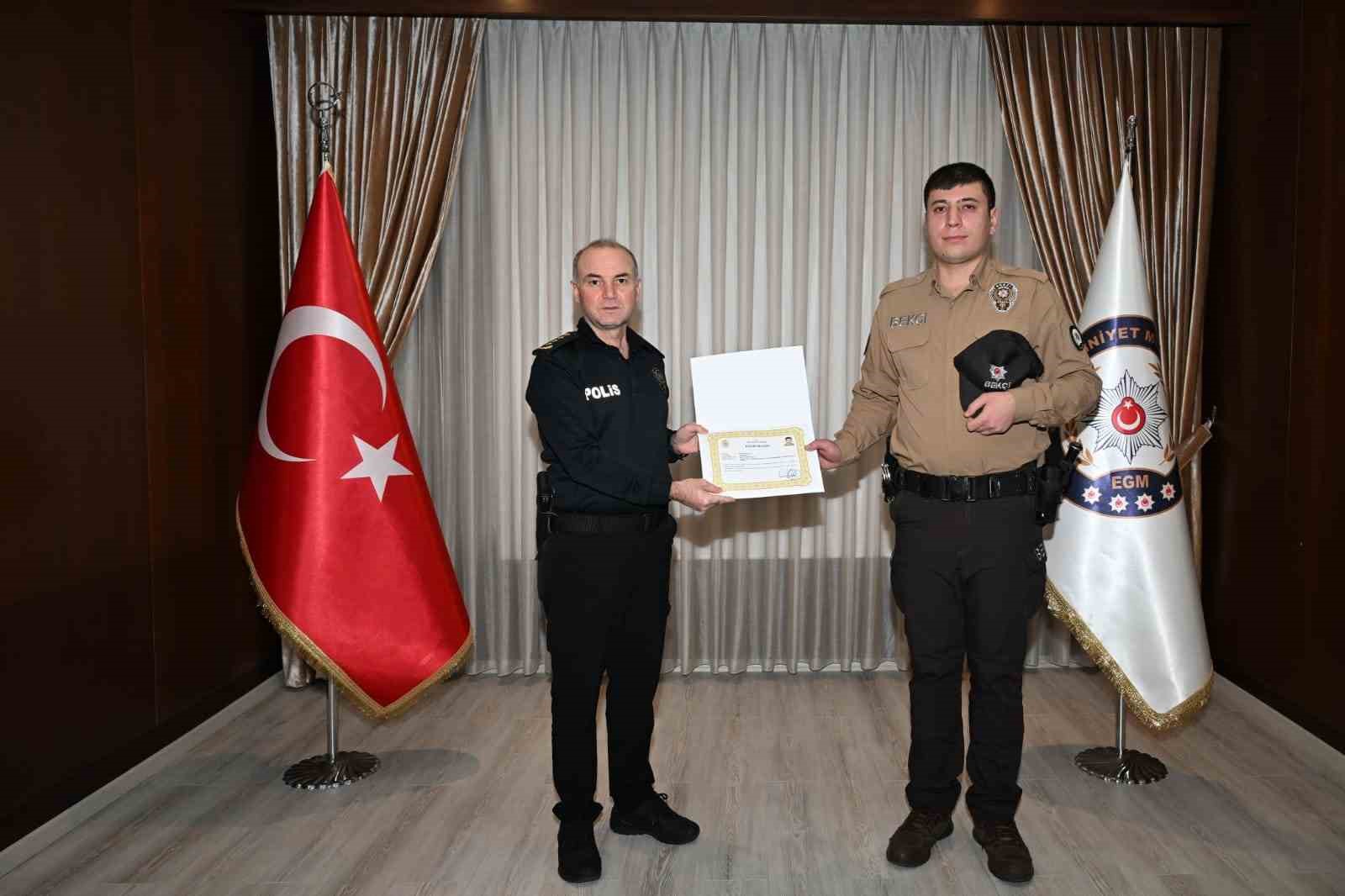 Denizli’de zehir taciri ve aranan şahsı yakalayan mahalle bekçileri ödüllendirildi