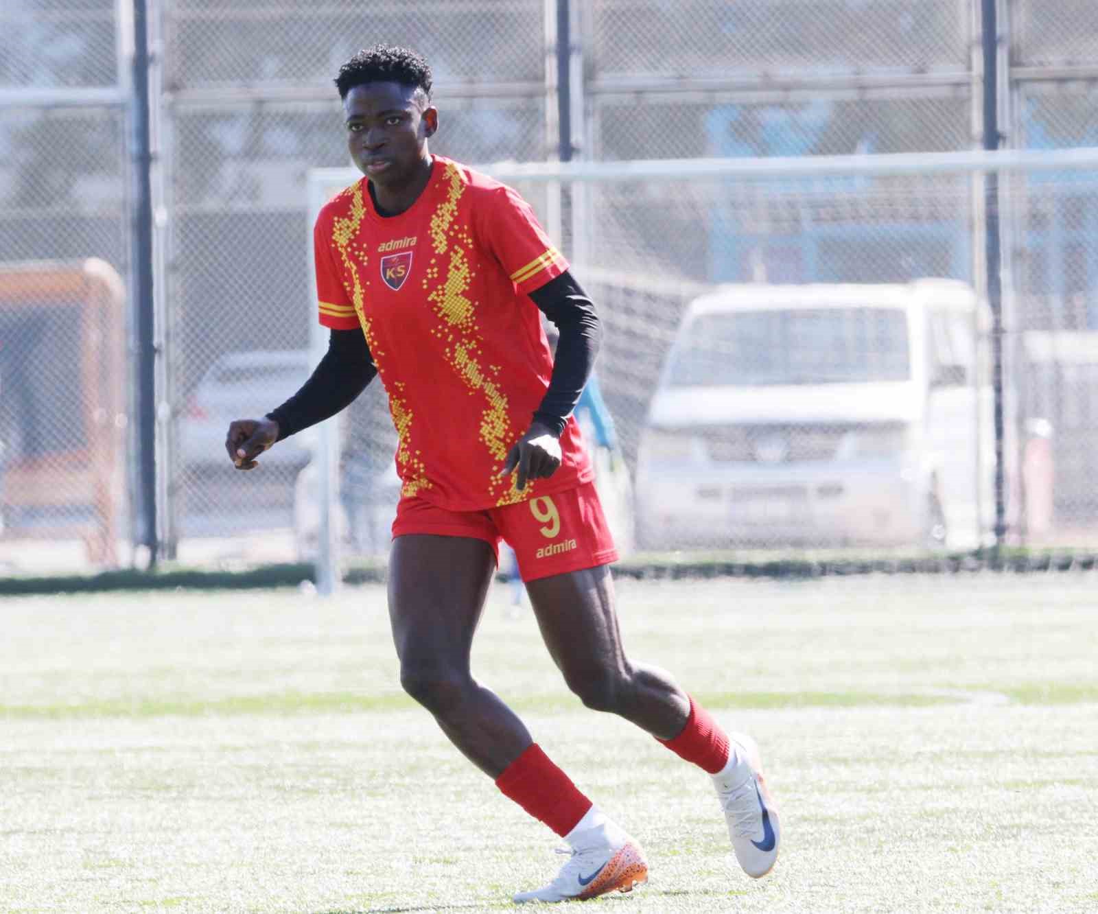 Kafayat Atoke Başhıru, 3 maçta 9 gol attı