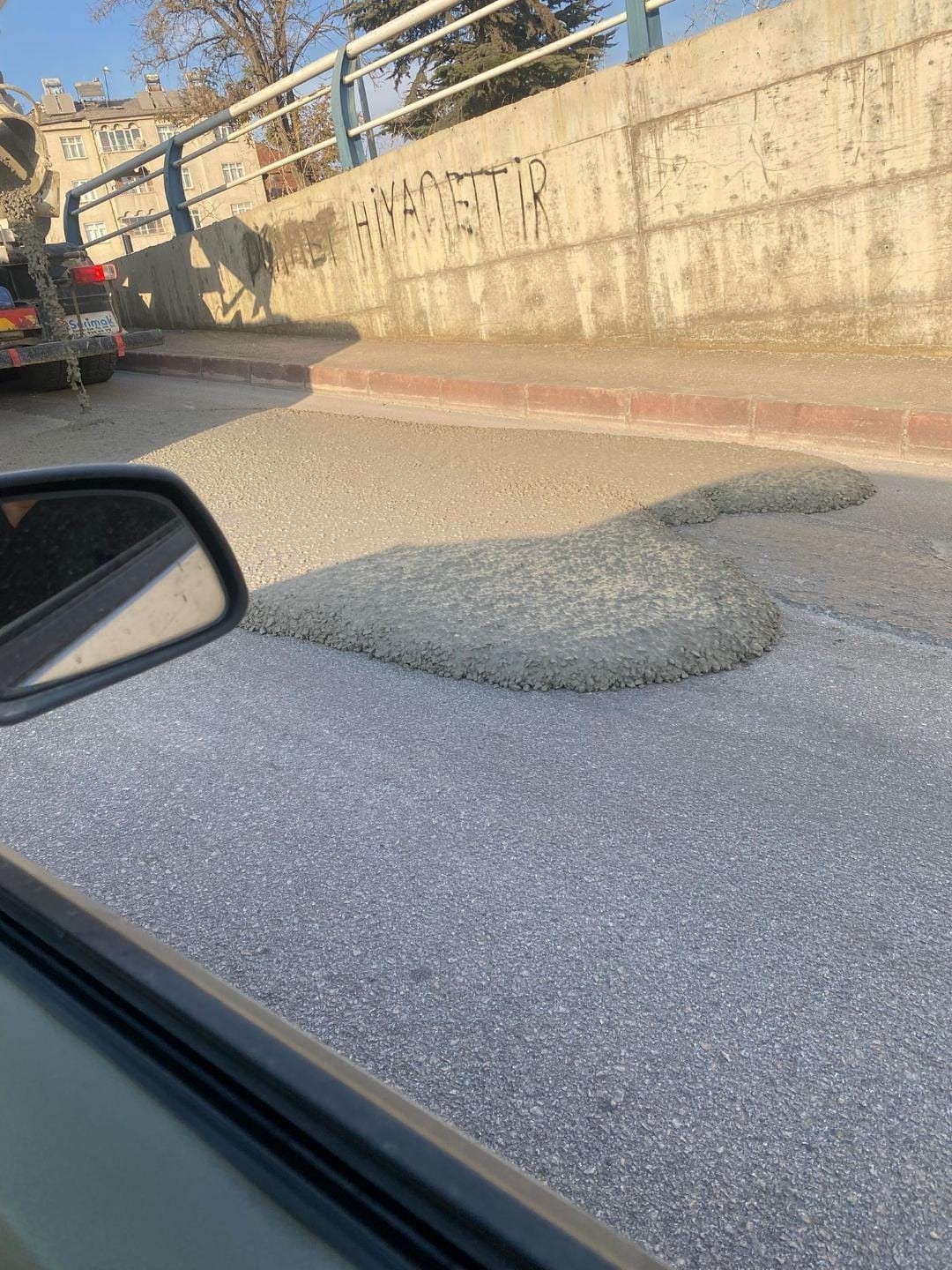 Elazığ’da yola beton döken miksere 668 bin lira ceza kesildi