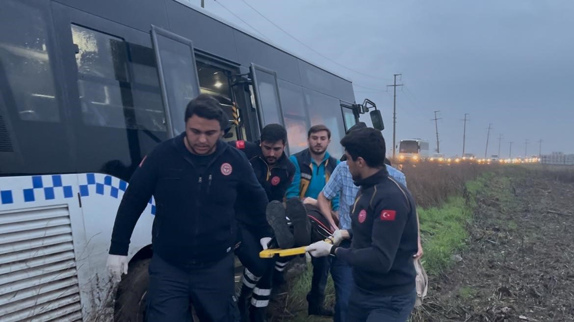 Tekirdağ’da belediye halk otobüsü tarlaya girdi: 2 yaralı
