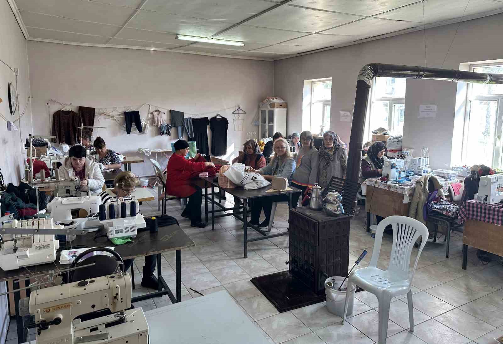 Kırkkepenekli’de kadınlar dikişle üretime katılıyor