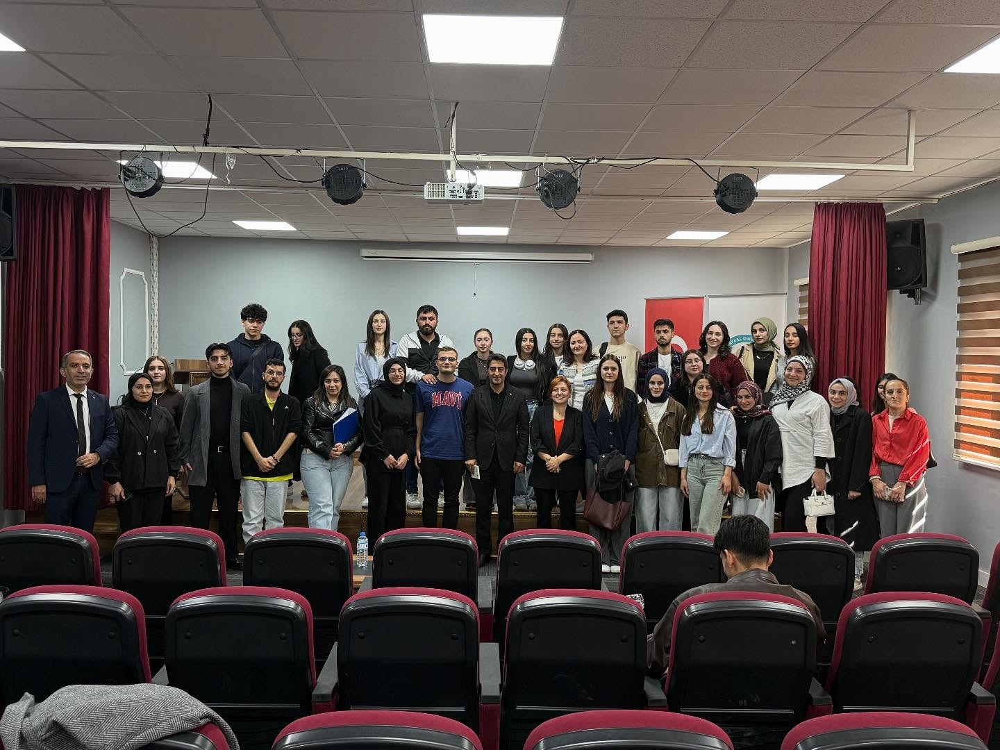 Sarıkamış Kaymakamı Aslantatar, öğrencilerle buluştu