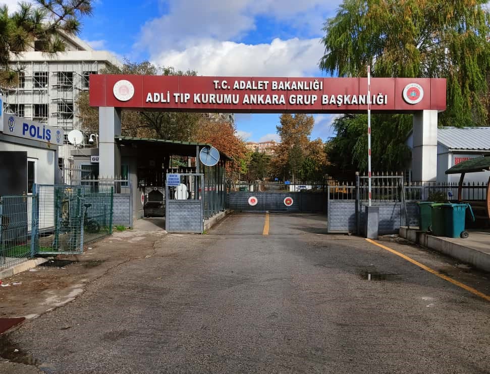 Kastamonu’da ölü bulunan anne ile oğlunun cenazeleri otopsi için Ankara Adli Tıp Kurumuna getirildi