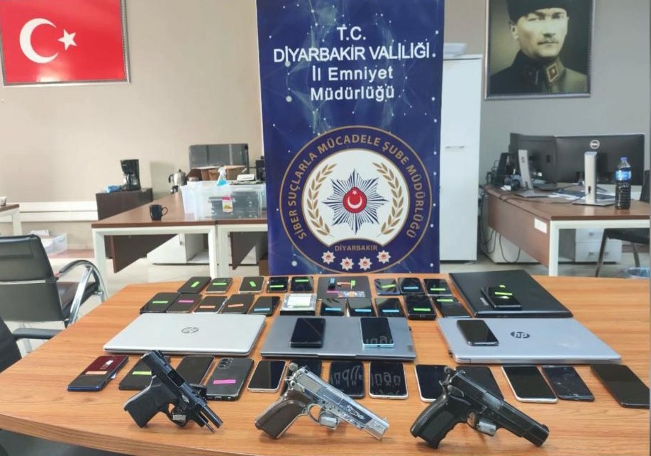 Diyarbakır’da "Markaj" operasyonu: Hesaplarında 2 milyar 743 milyon lira para hacmi olan şüphelilerden 25’i tutuklandı