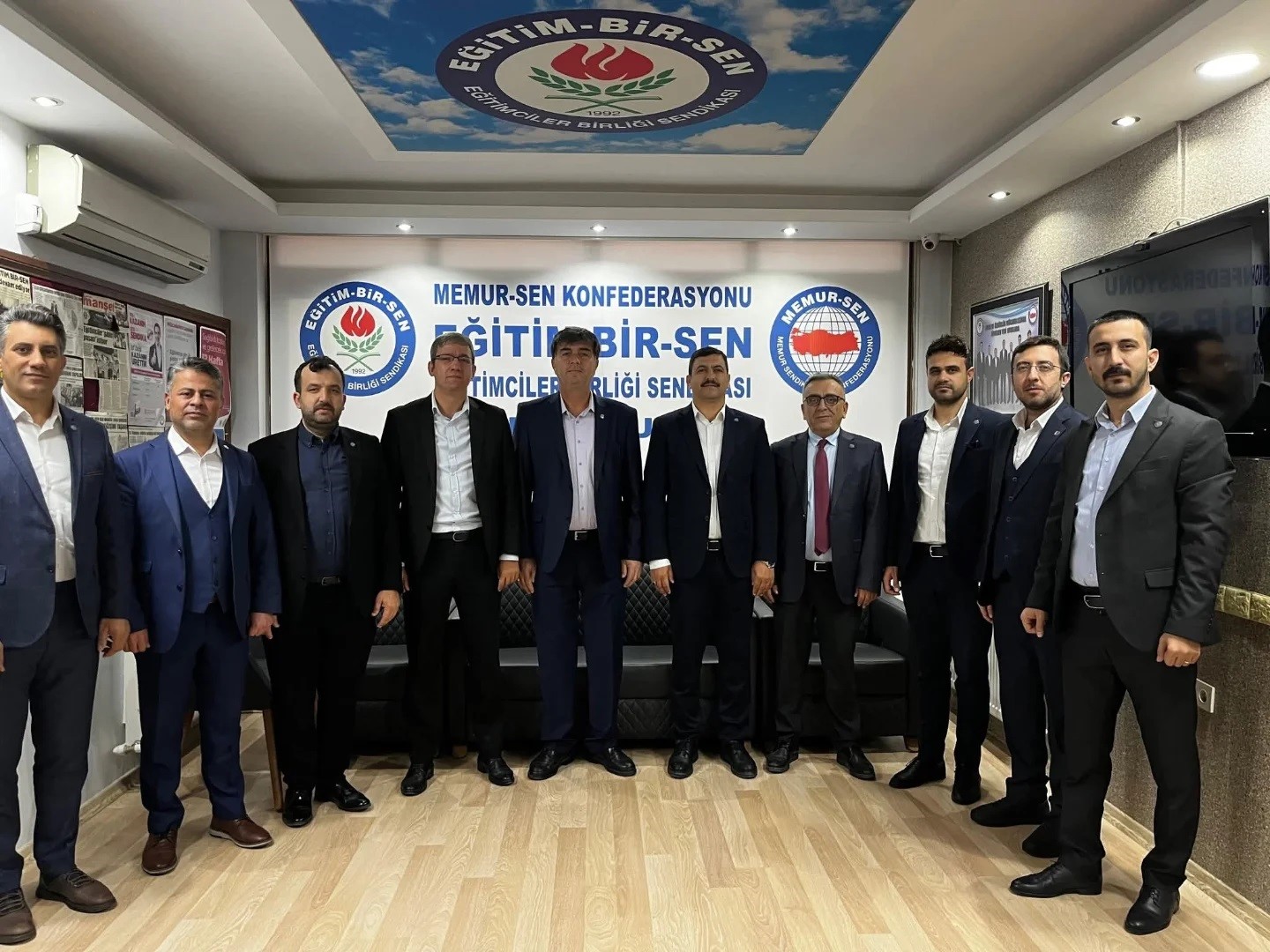 Eğitim-Bir-Sen Yunusemre’de bayrak değişimi