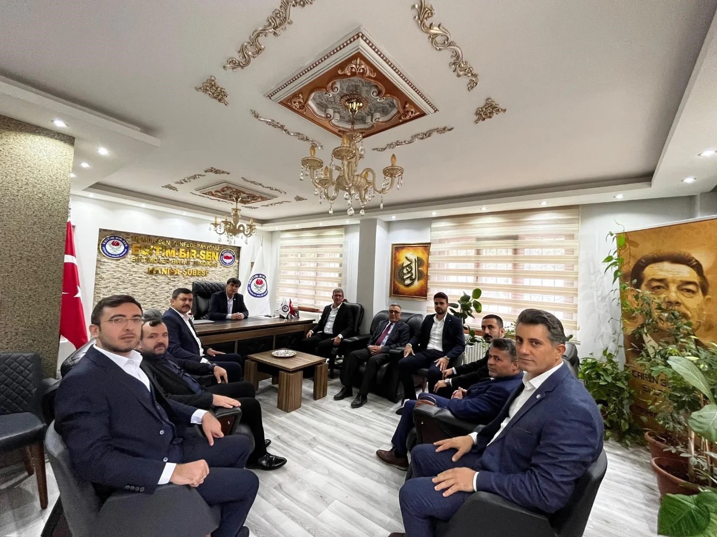 Eğitim-Bir-Sen Yunusemre&rsquo;de bayrak değişimi
