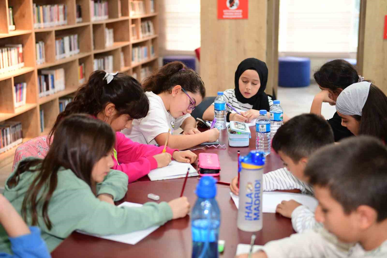 Osmangazi’de çocuklar hayallerini kağıda döküyor