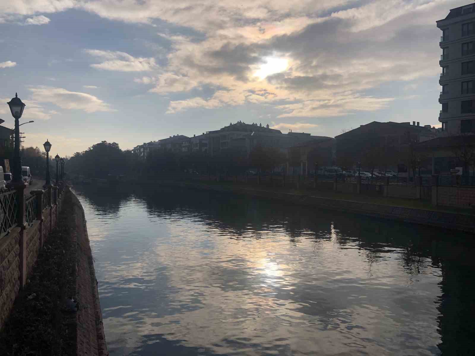 Güneş ve Porsuk Çayı’nın uyumu ortaya kartpostallık görüntüler çıkardı