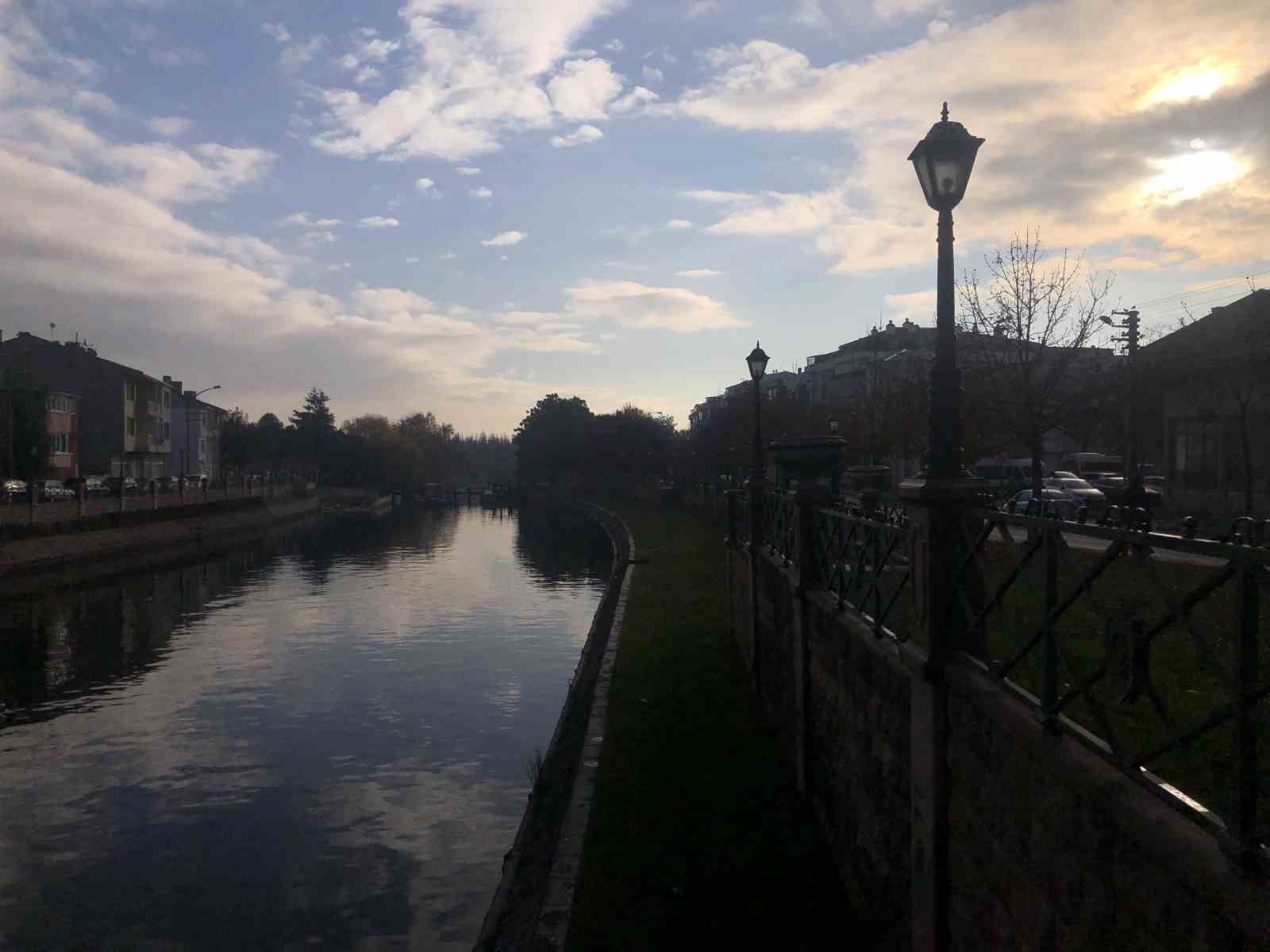 Güneş ve Porsuk Çayı’nın uyumu ortaya kartpostallık görüntüler çıkardı
