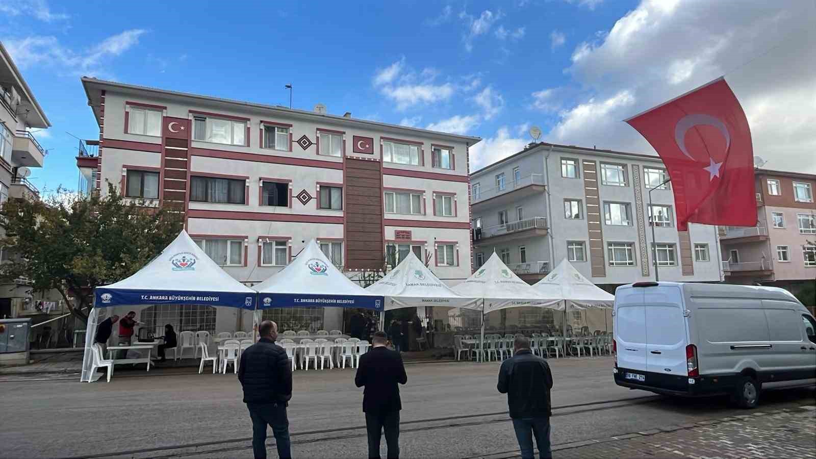 Şehit Cem Dolapci’nın evinin önüne taziye çadırı kuruldu
