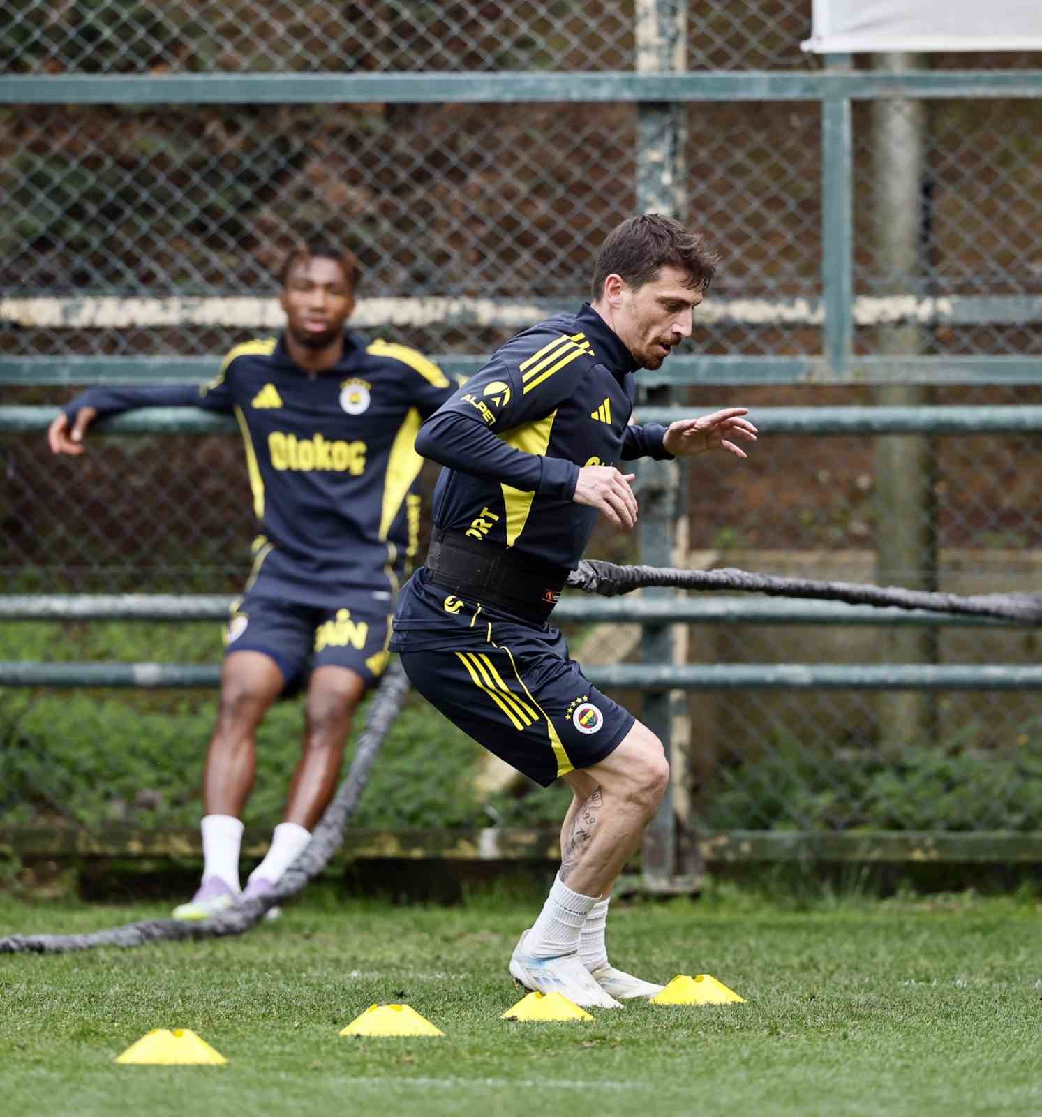 Fenerbahçe günü çift antrenmanla tamamladı
