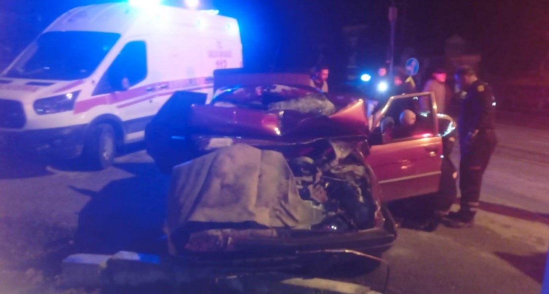 Tavşanlı’da otomobil ile kamyon çarpıştı: 1 yaralı