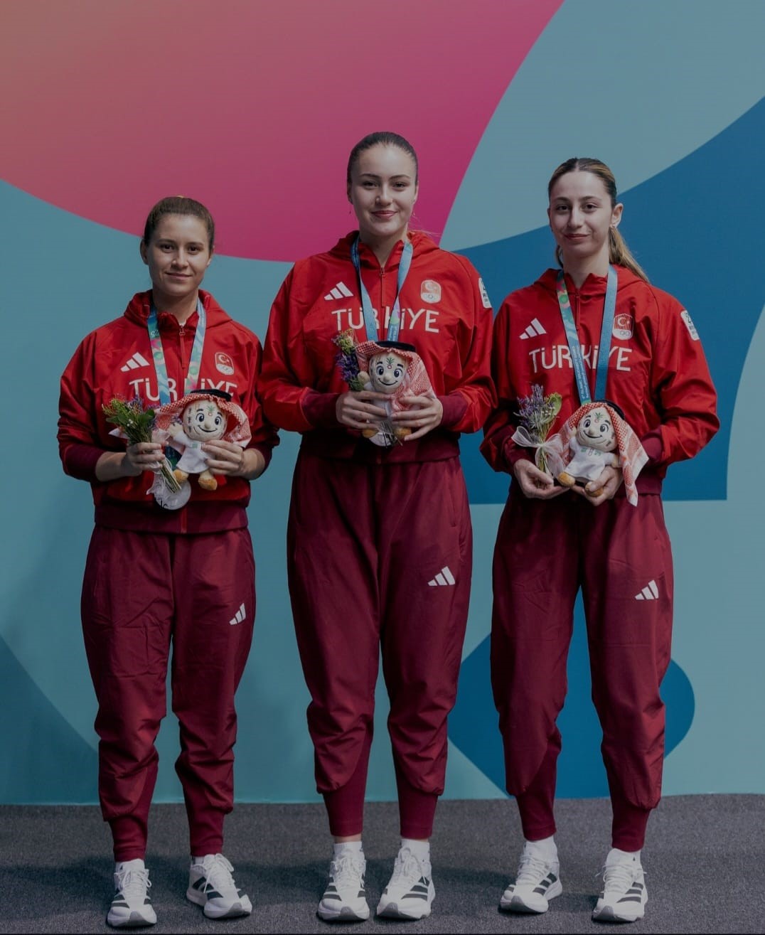 Belediyespor&rsquo;lu &Ouml;zge Yılmaz&rsquo;dan g&uuml;m&uuml;ş madalya
