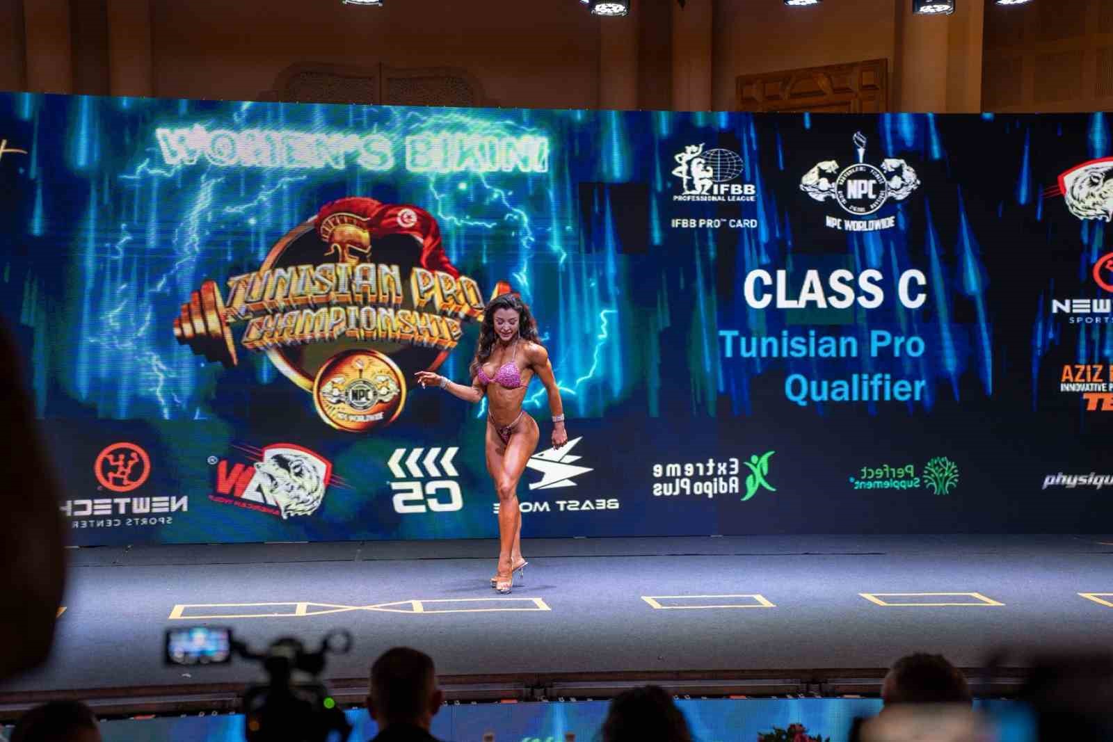 Denizlili sporcu, vücut geliştirmede IFBB Pro Card sahibi oldu